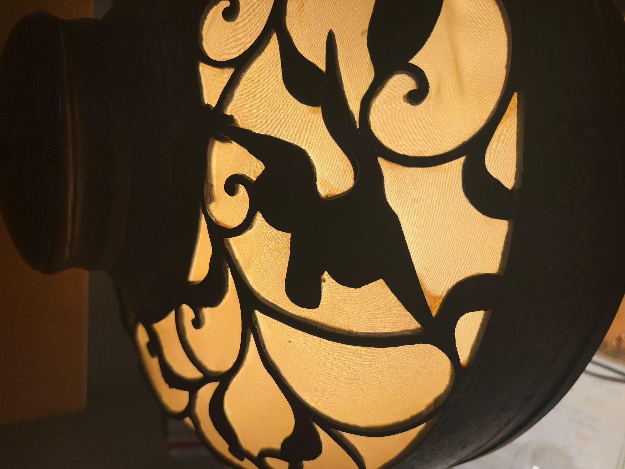 1910 Lampe japonaise cloisonnée de la période Meiji avec abat-jour en fer forgé et émail en vente 5