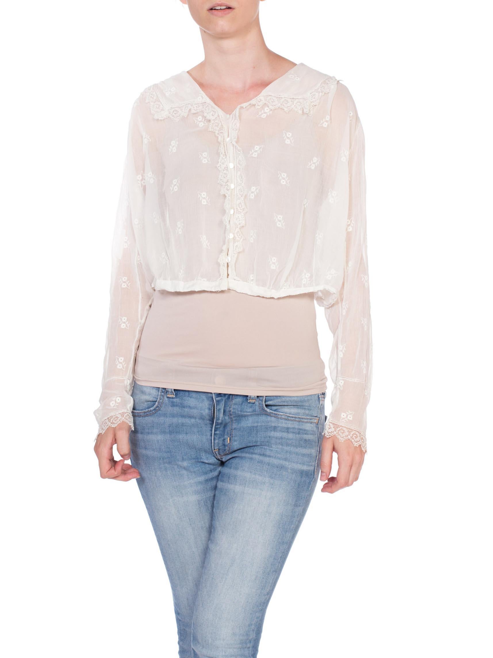 Edwardian White Cotton Voile Floral Embroidered Button Front Suffragette Blouse In Excellent Condition In New York, NY