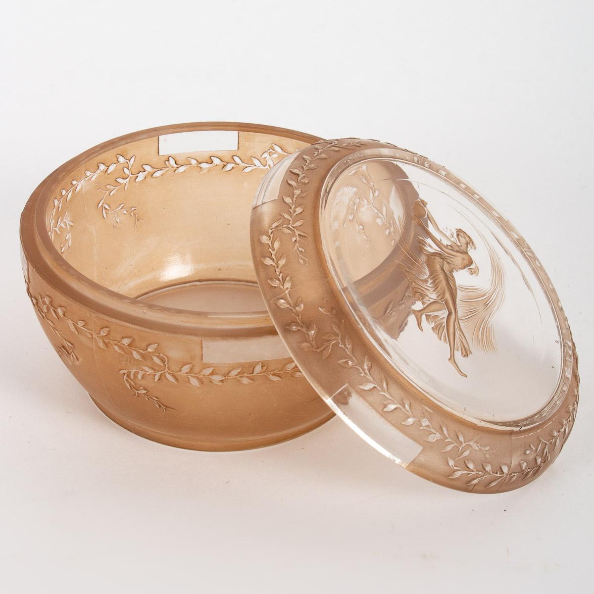 1910 René Lalique Caja Ermenonville Cristal con pátina sepia Art Decó en venta