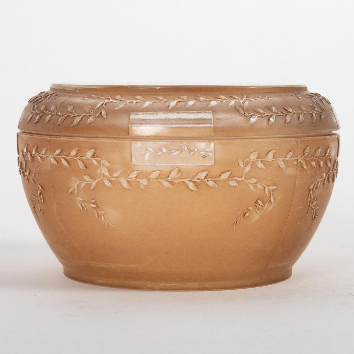 1910 René Lalique Caja Ermenonville Cristal con pátina sepia Francés en venta