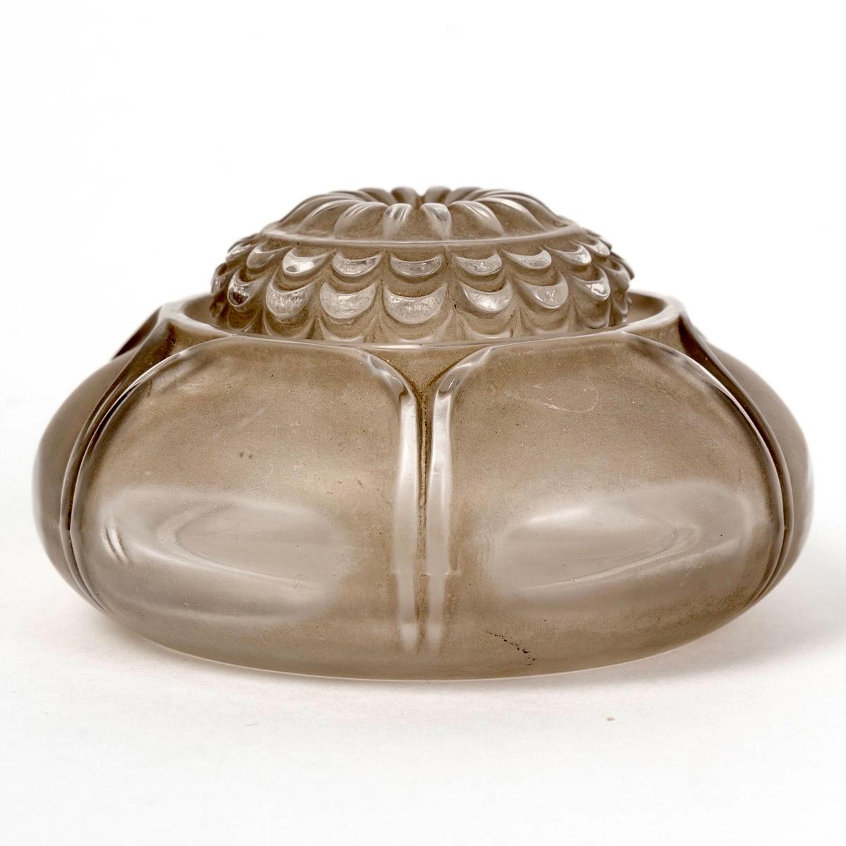 French 1910 René Lalique Nenuphar Inkwell Frosted Glass with Grey Patina, Water Lily For Sale
