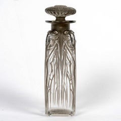 1910 René Lalique - Frasco de perfume «Quatre Cigales», cristal con pátina gris