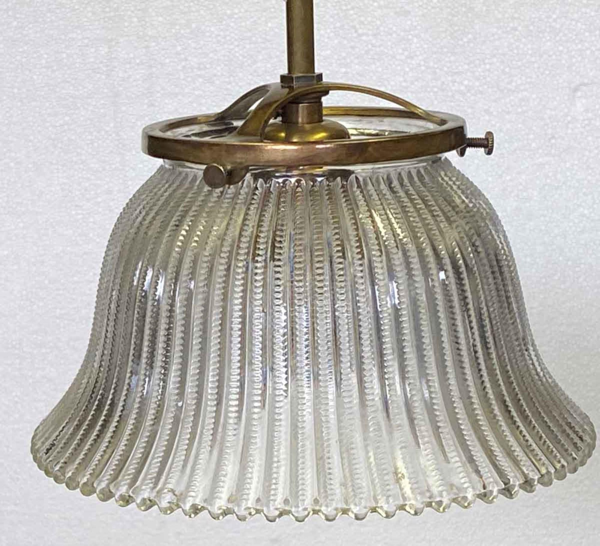 1910 Einfache Pendelleuchte Original Holophane-Glasschirm (Industriell)