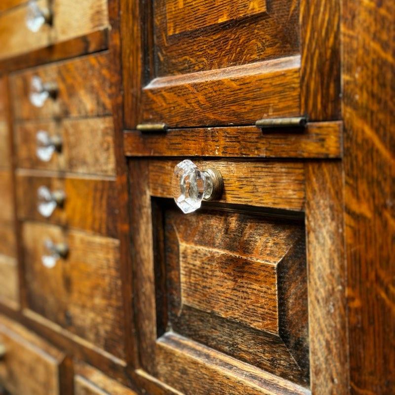 1910 tiger oak apothecary dental multi drawer cabinet In Good Condition In Surrey, BC
