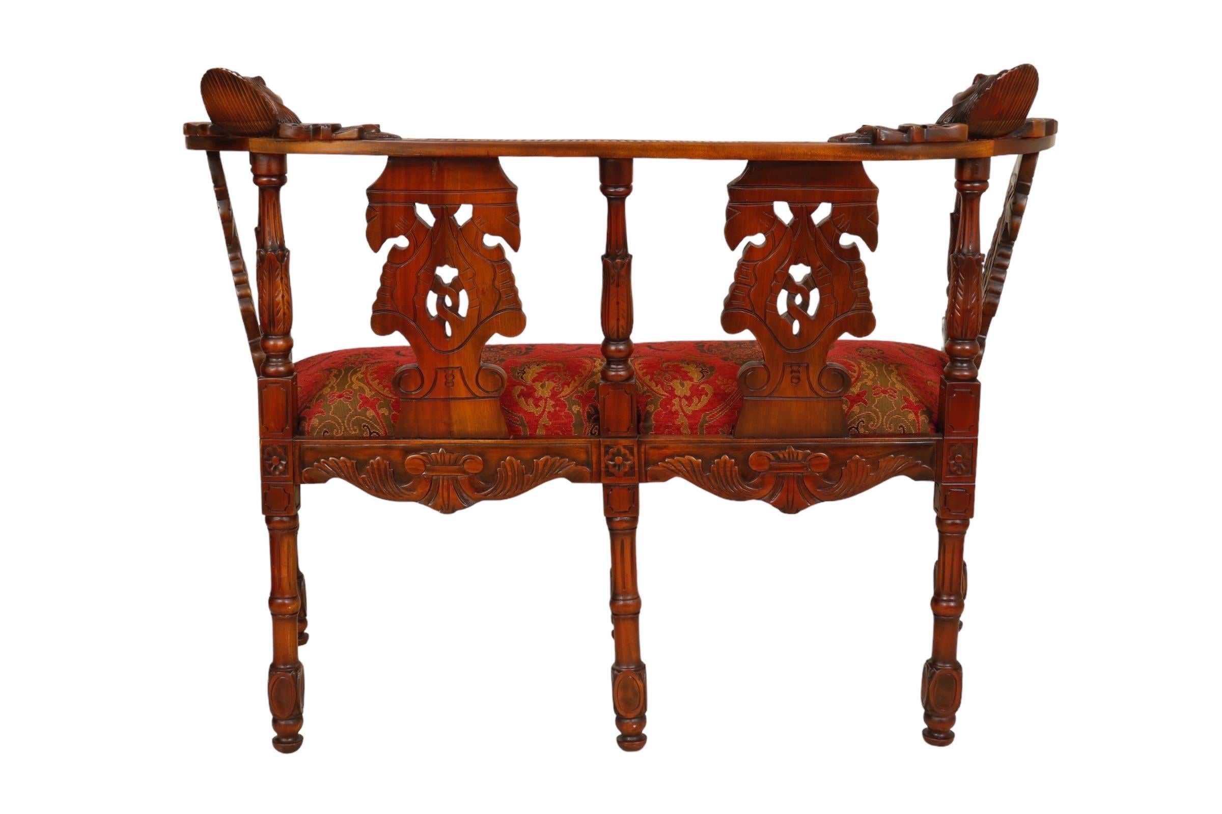 Canapé de salon en noyer 1910 Bon état - En vente à Bradenton, FL