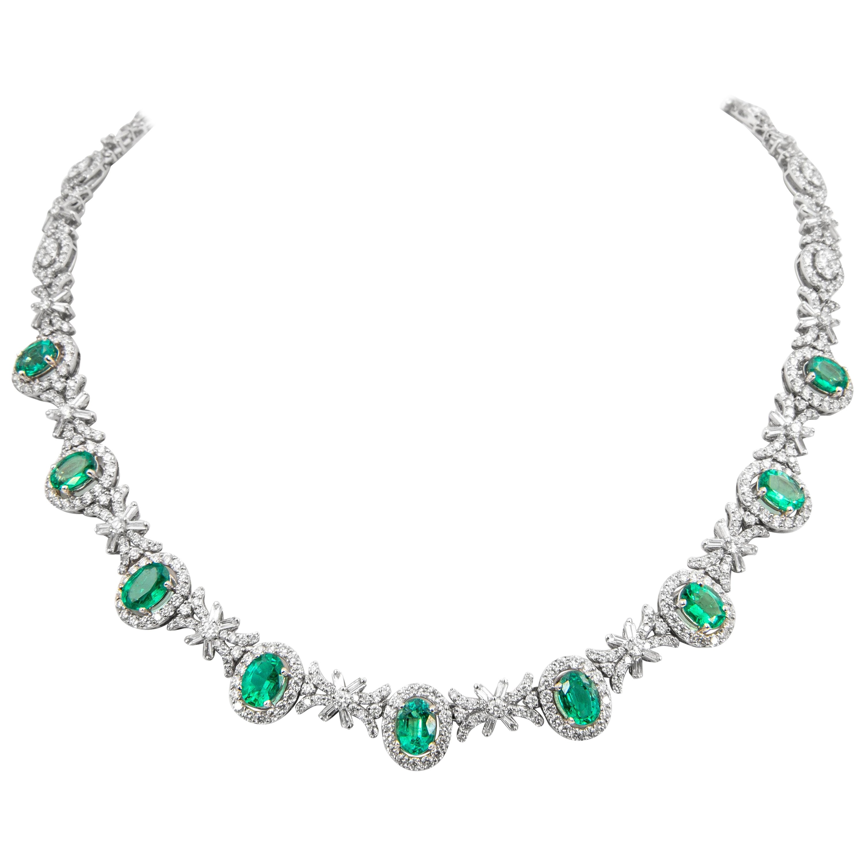 Collier d'émeraudes et de diamants de 19,10 carats en or blanc 18 carats en vente