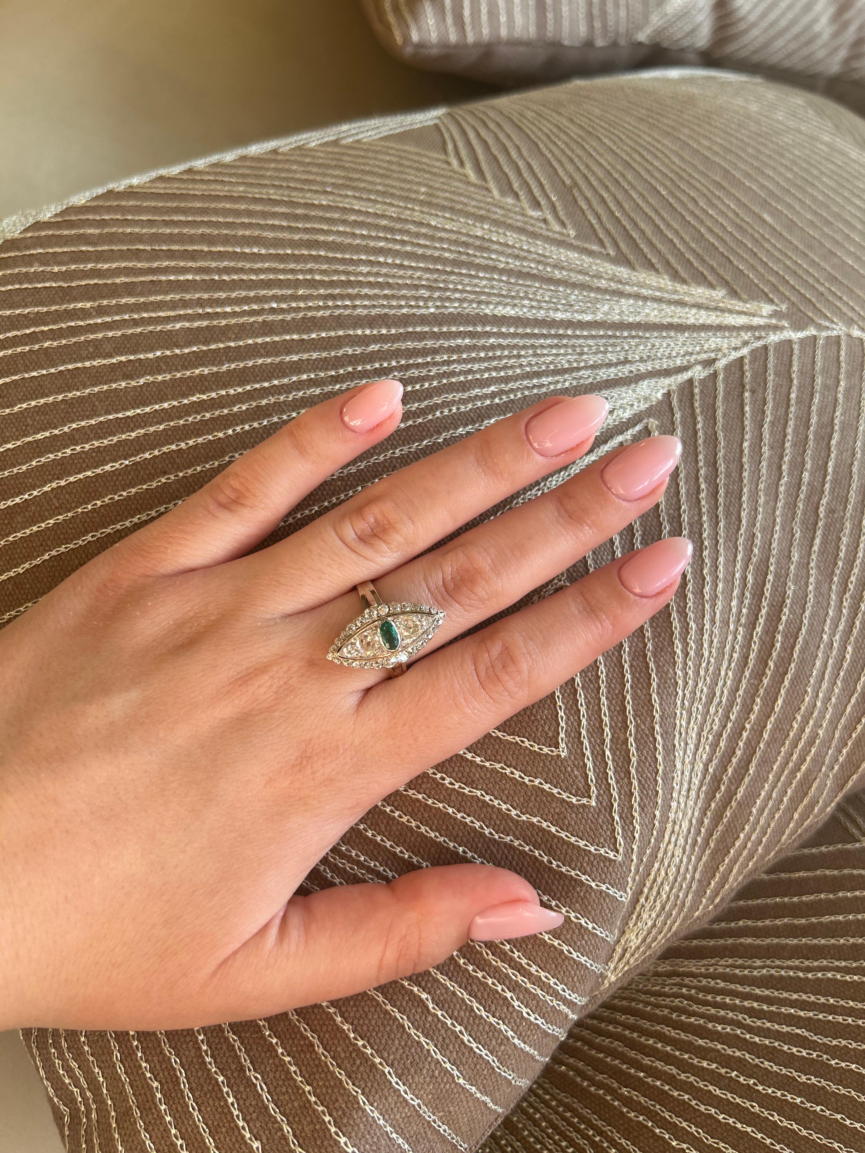 Anillo Art Decó francés de 1910-1920 con esmeralda marquesa y diamantes - Talla 60 (US 8) en Bueno estado para la venta en MONTMORENCY, FR