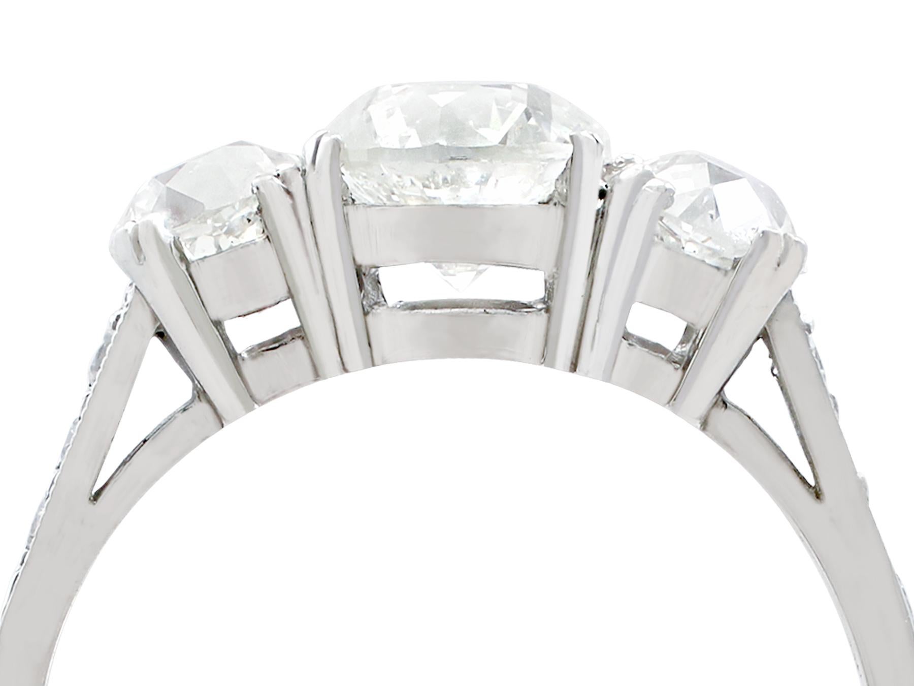 Contemporary 1910s 2.05 Carat Diamond and Platinum Trilogy Ring 