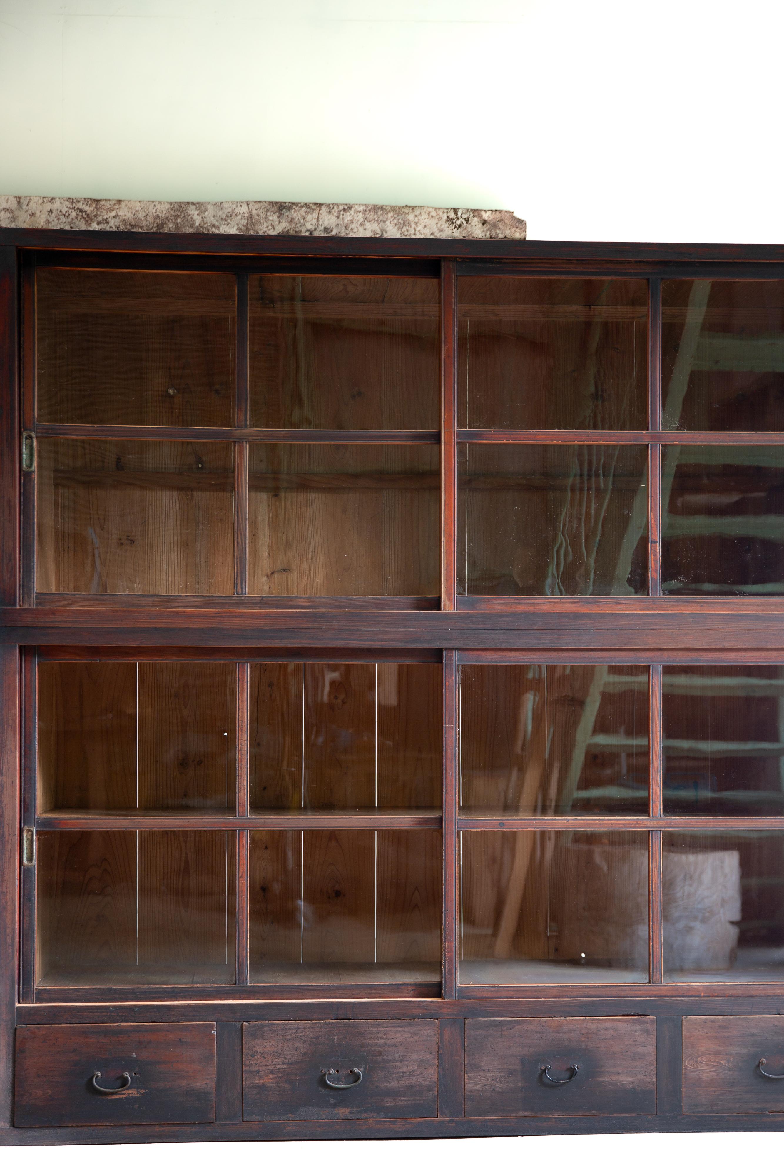 Laqué 1910s-20s Japanese antique 2 tier large glass cabinet. wabi sabi organic en vente