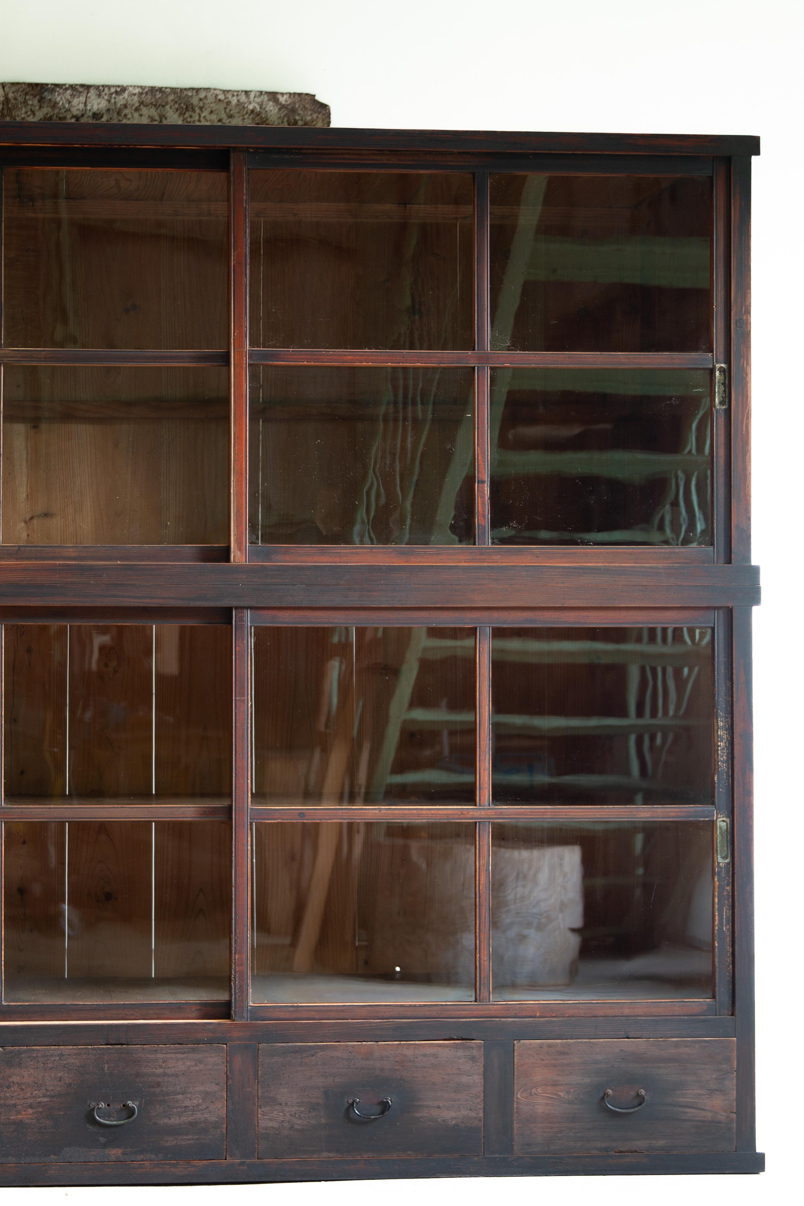 1910s-20s Japanese antique 2 tier large glass cabinet. wabi sabi organic Bon état - En vente à 常陸大宮市, JP