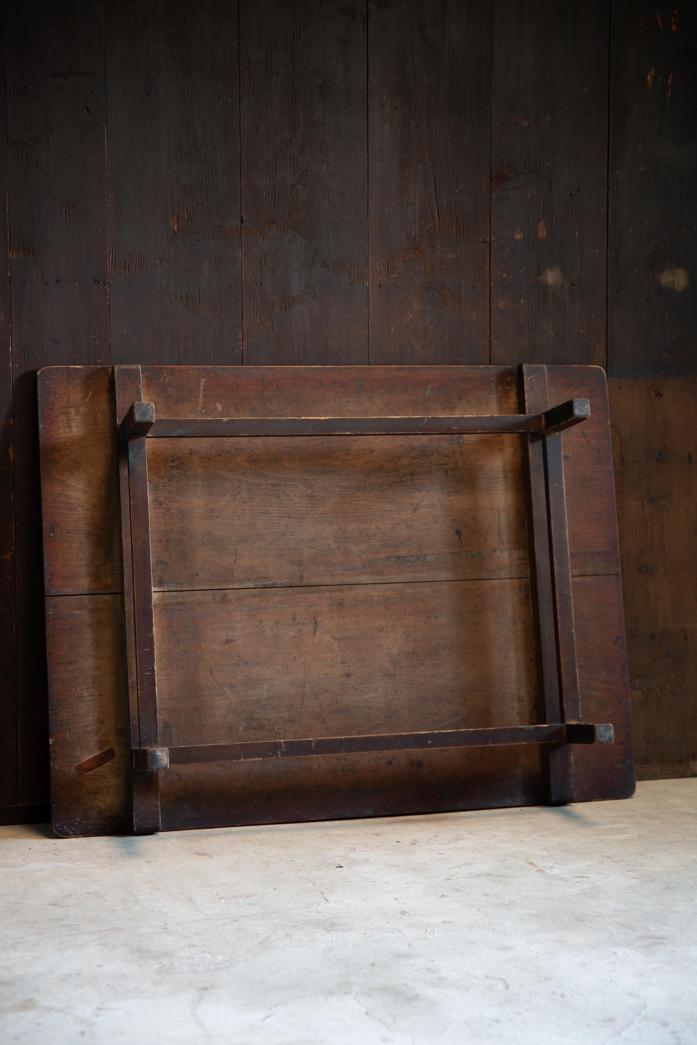 Bois Table basse japonaise antique Zataku des années 1910-30, table basse Wabi sabi. primitive en vente