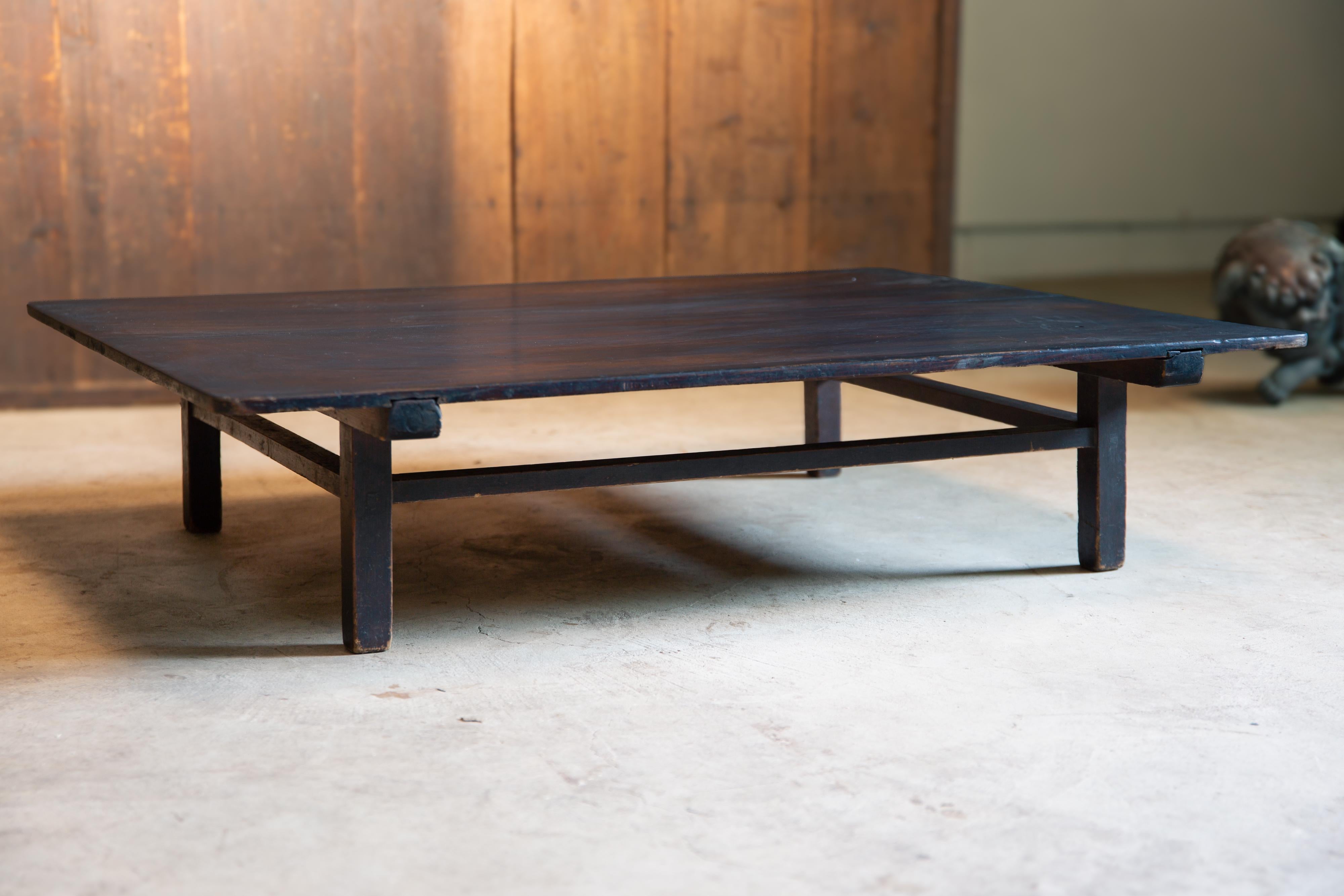 Artisanat Table basse japonaise antique Zataku des années 1910-30, table basse Wabi sabi. primitive en vente
