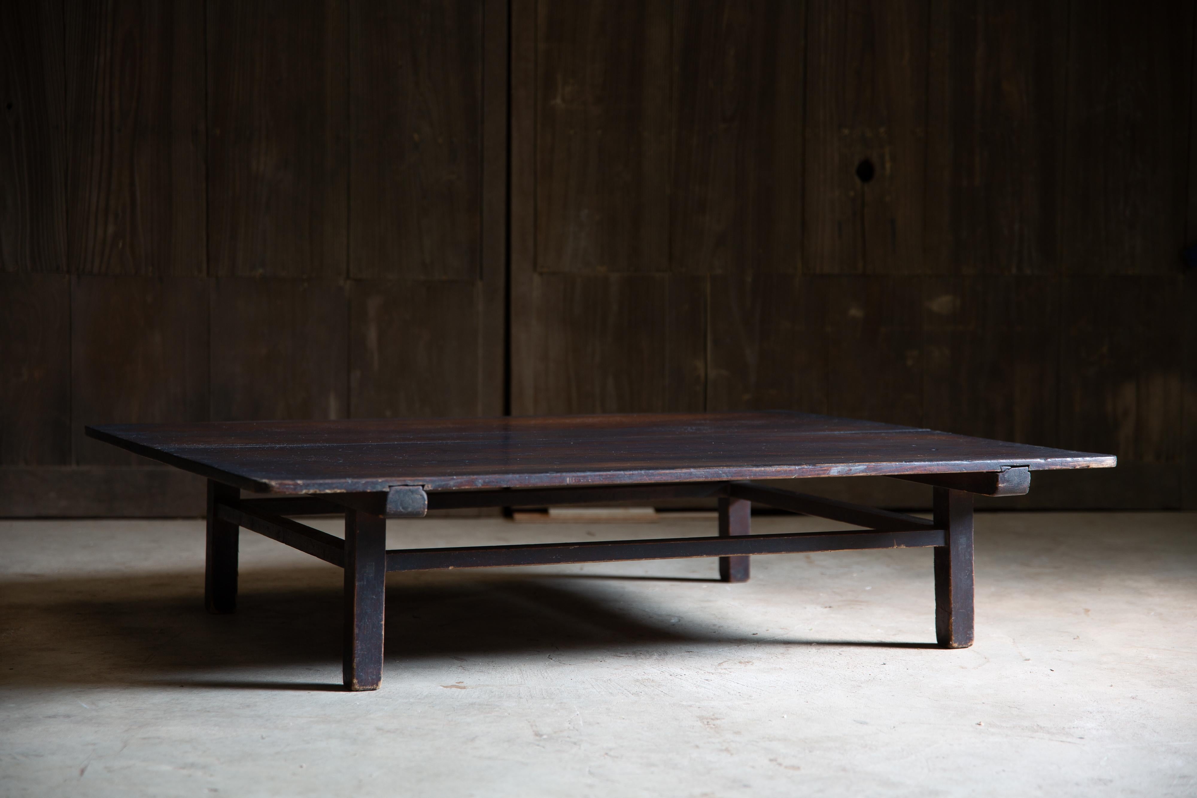 Japanischer antiker Zataku-Tisch aus den 30er-Jahren, Wabi-Sabi-Couchtisch. primitiv (Volkskunst) im Angebot