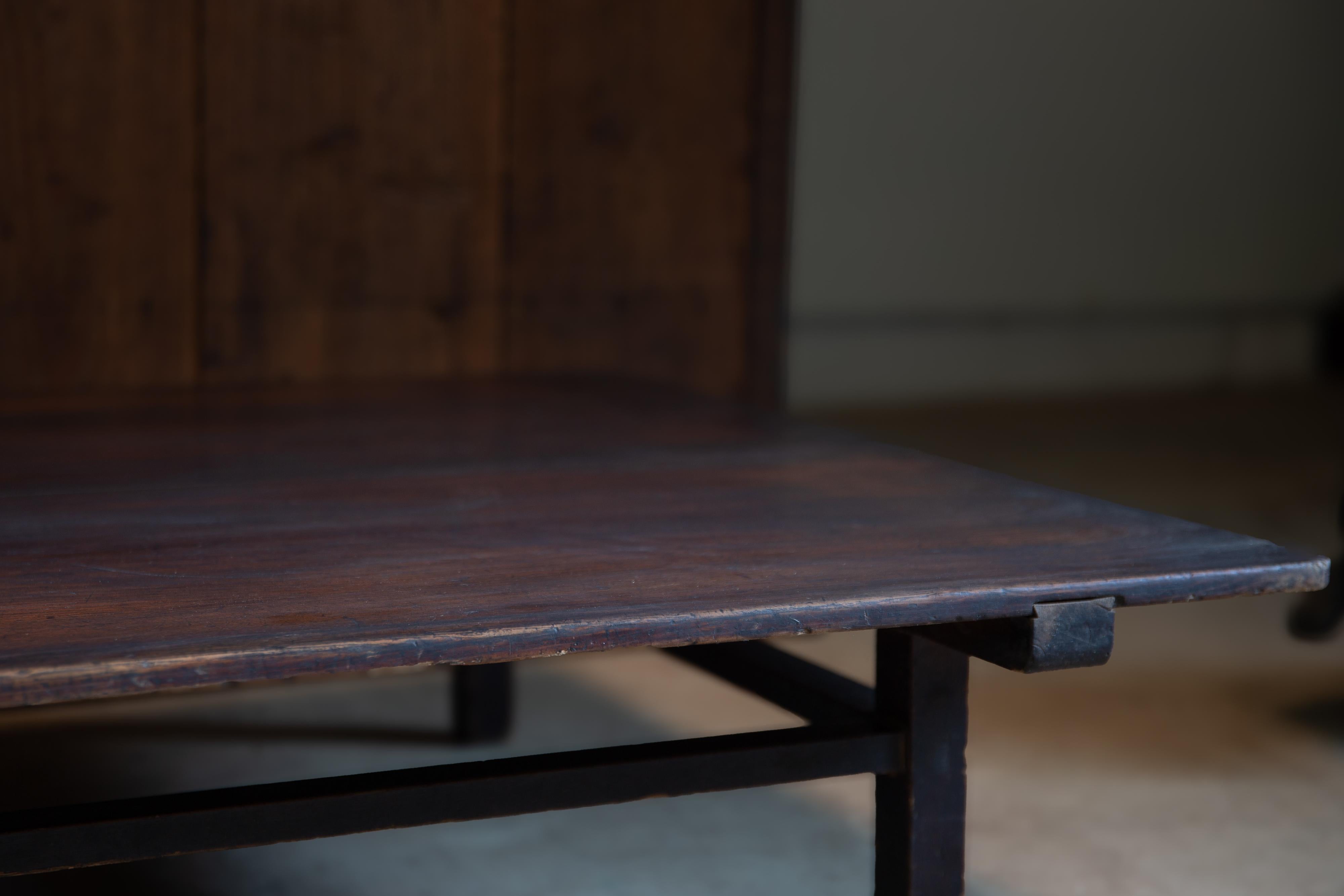 Travail du bois Table basse japonaise antique Zataku des années 1910-30, table basse Wabi sabi. primitive en vente