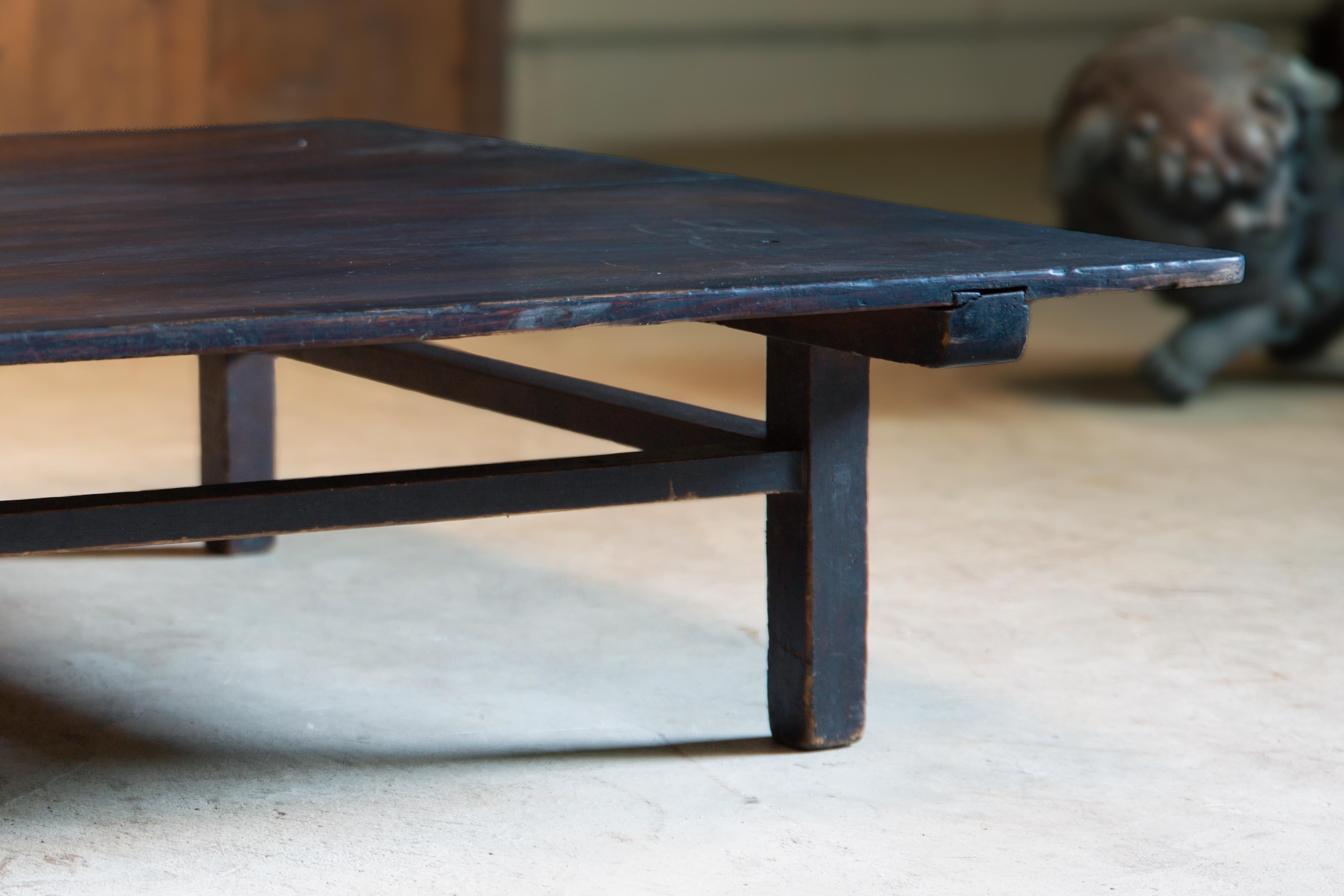 Japonais Table basse japonaise antique Zataku des années 1910-30, table basse Wabi sabi. primitive en vente