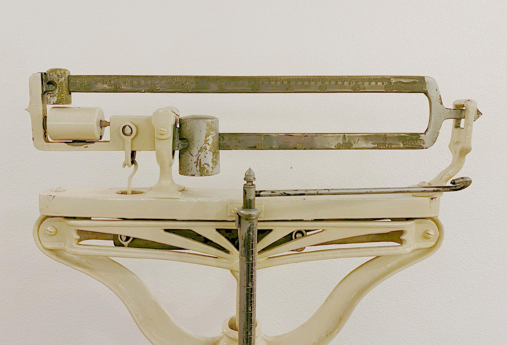 American 1910s Doctors' Medical Scale Mechanical Stand Up with Weights For Sale