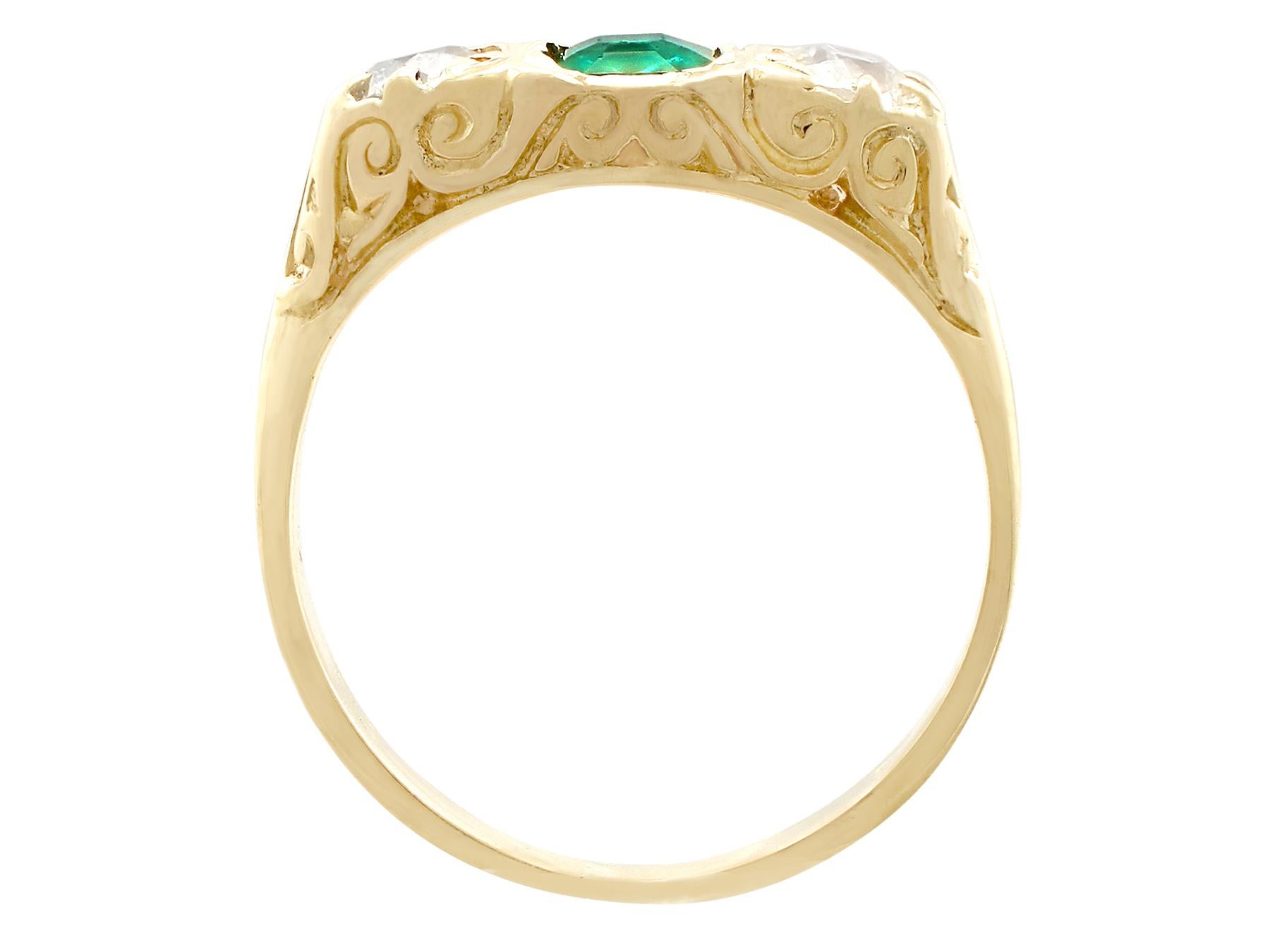 1910s Antique Emerald Diamond Yellow Gold Cocktail Ring In Excellent Condition For Sale In Jesmond, Newcastle Upon Tyne