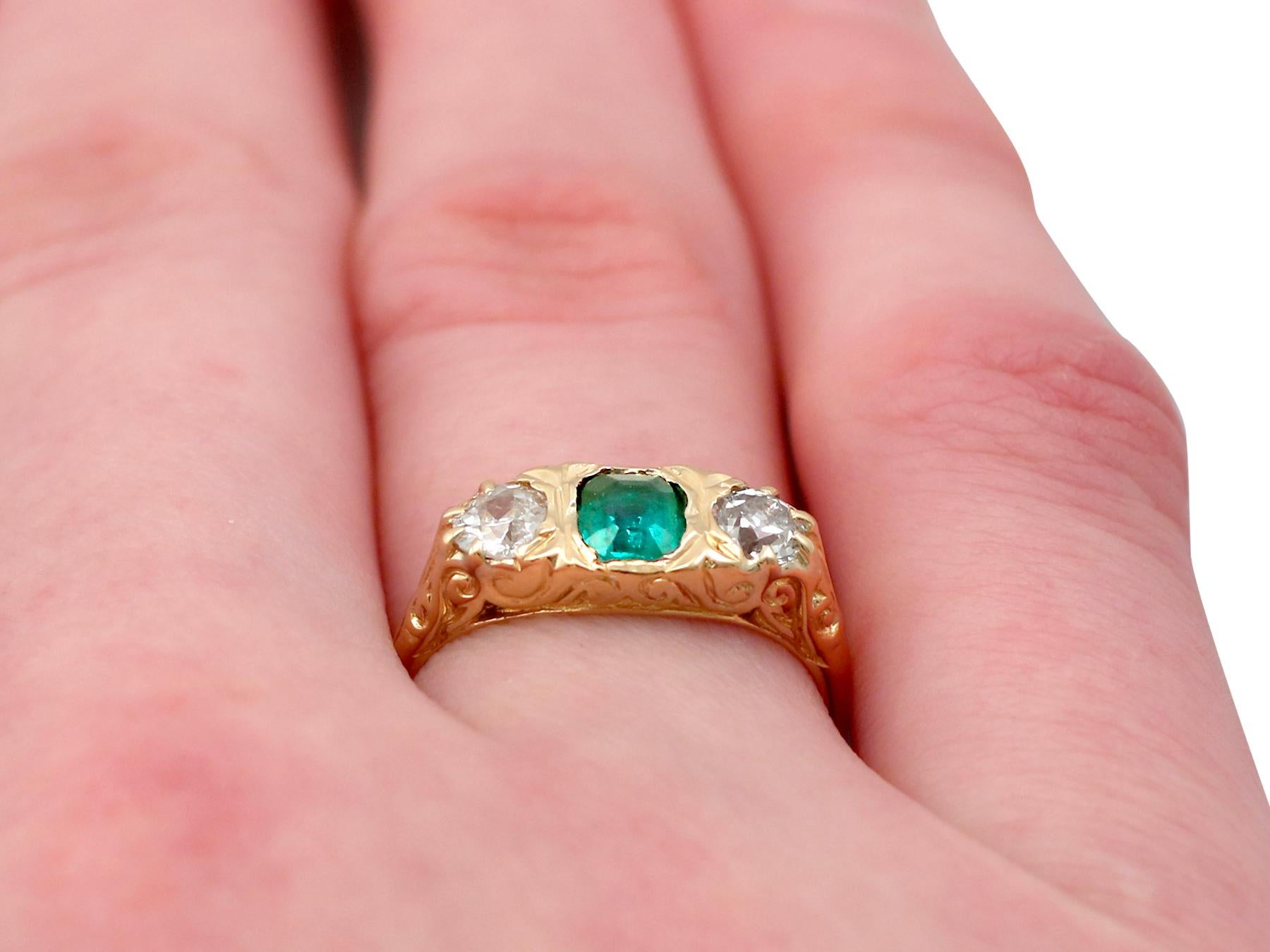 1910s Antique Emerald Diamond Yellow Gold Cocktail Ring For Sale 2