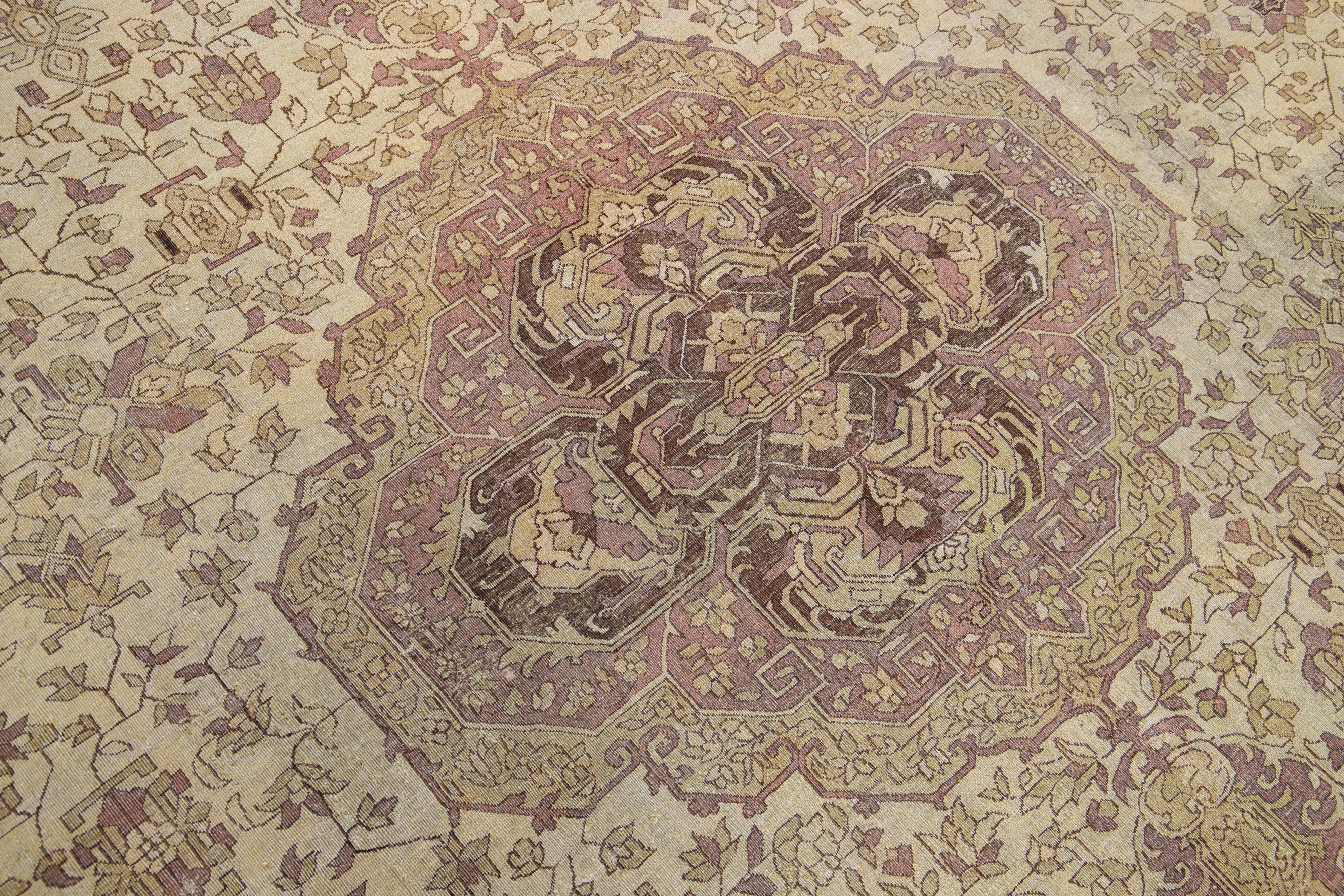 1910s Antike indische Wolle Agra Teppich in Beige mit Allover-Design  im Angebot 1