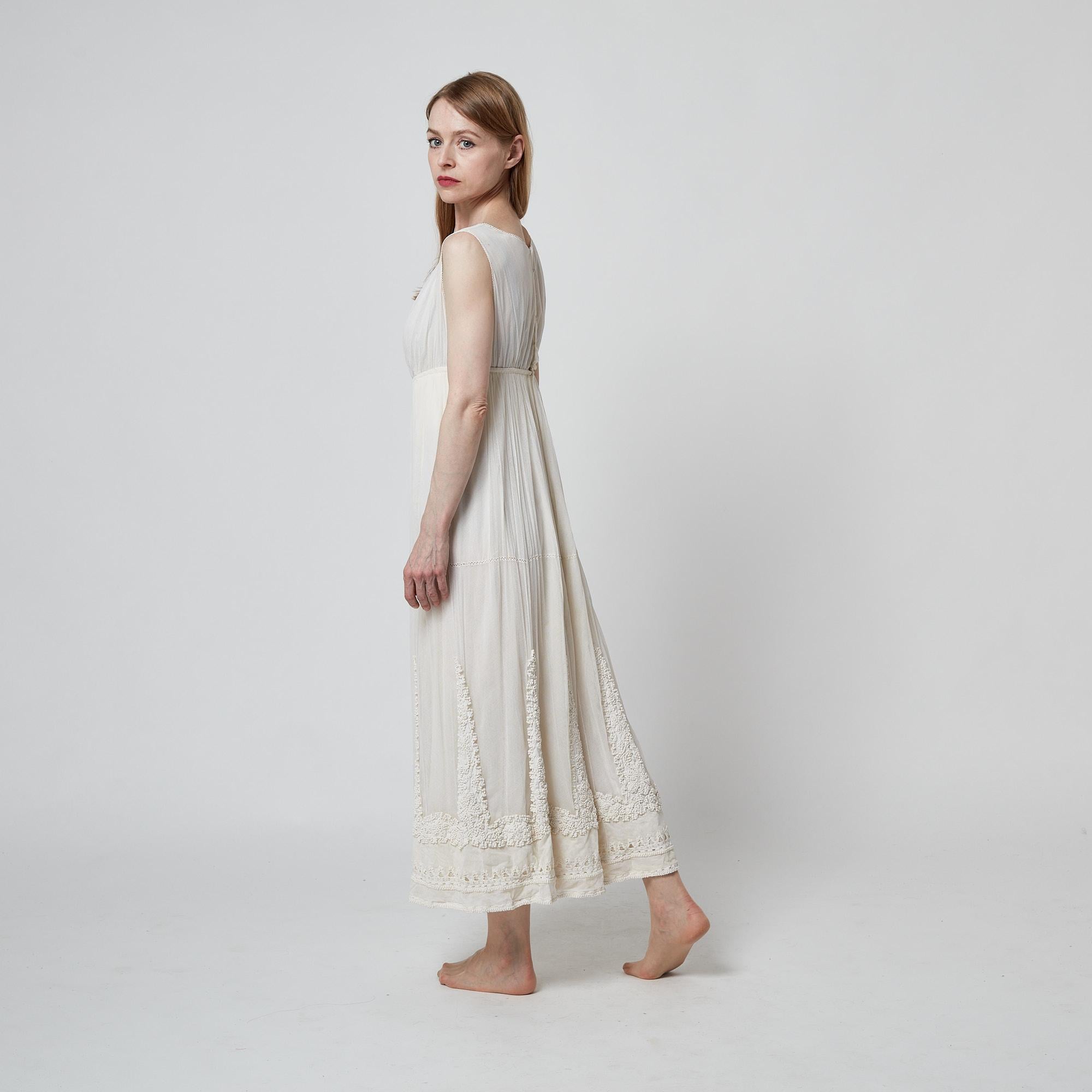 Robe de mariée en tulle ivoire antique avec tunique nouée, années 1910 en vente 4