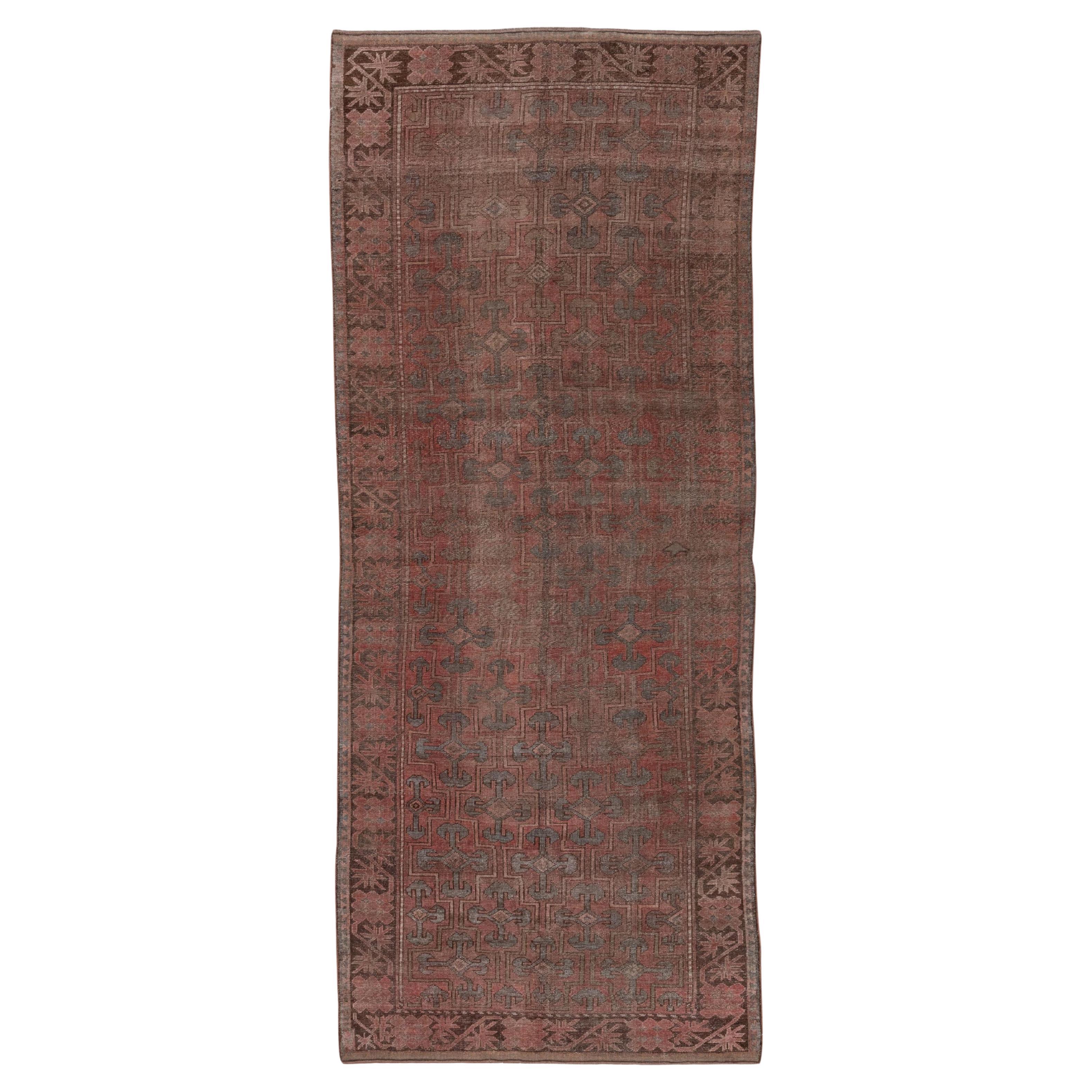 Tapis de galerie antique Khotan des années 1910, palette rose et pervenche
