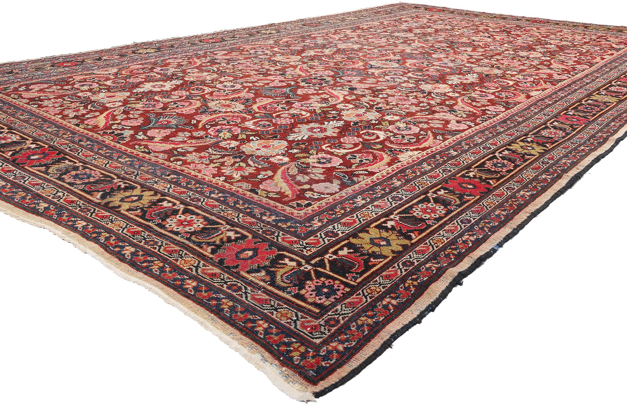 79133 Antiker persischer Mahal-Teppich, 10'08 x 17'08. Dieser handgeknüpfte antike persische Mahal-Teppich ist ein beeindruckendes Zeugnis der Kunstfertigkeit und der kulturellen Tiefe der persischen Webtraditionen. Das reich verzierte