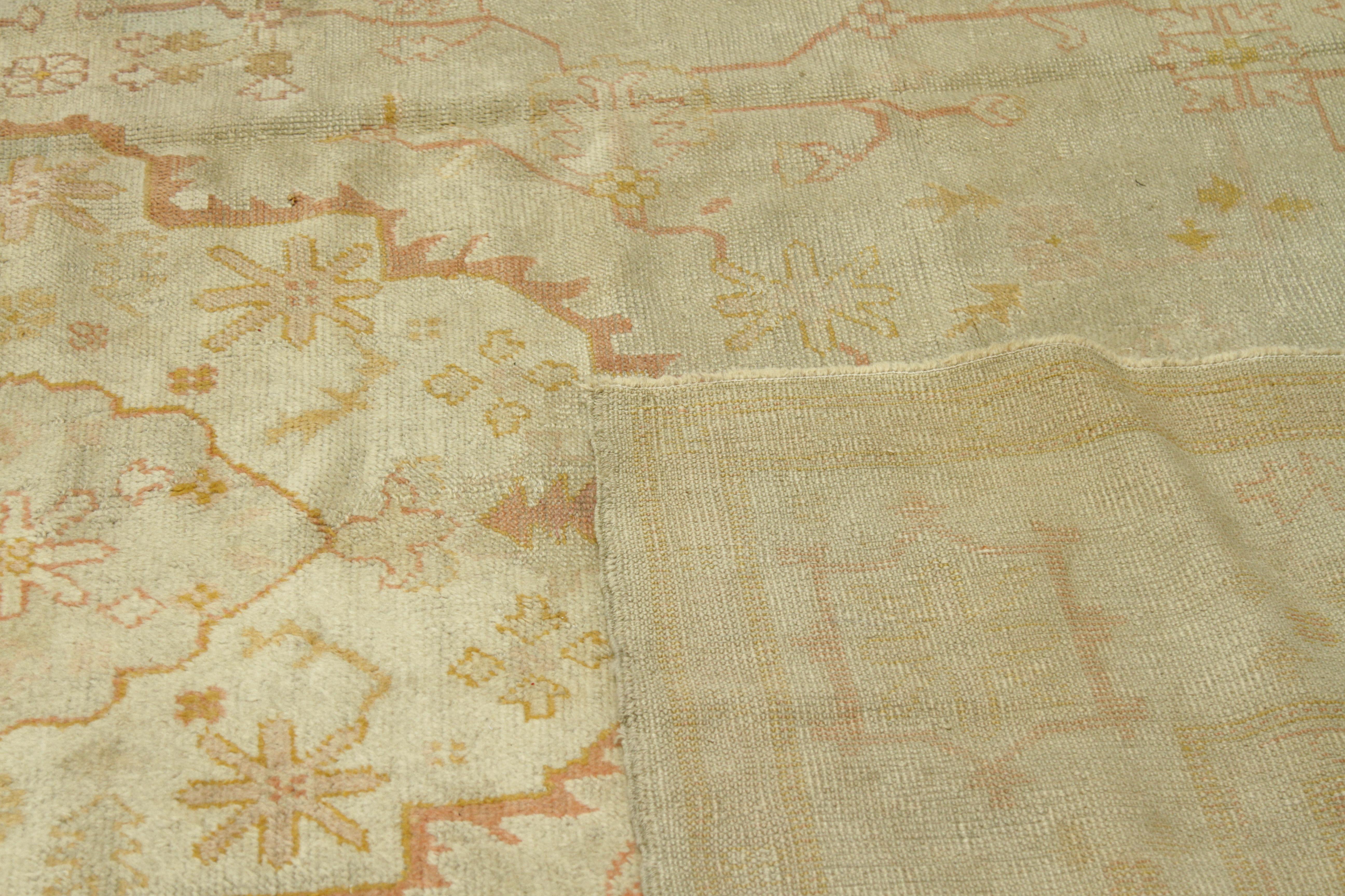 1910s Antique Persian Oushak Rug with Ivory and Beige Flower Field Design For Sale 1