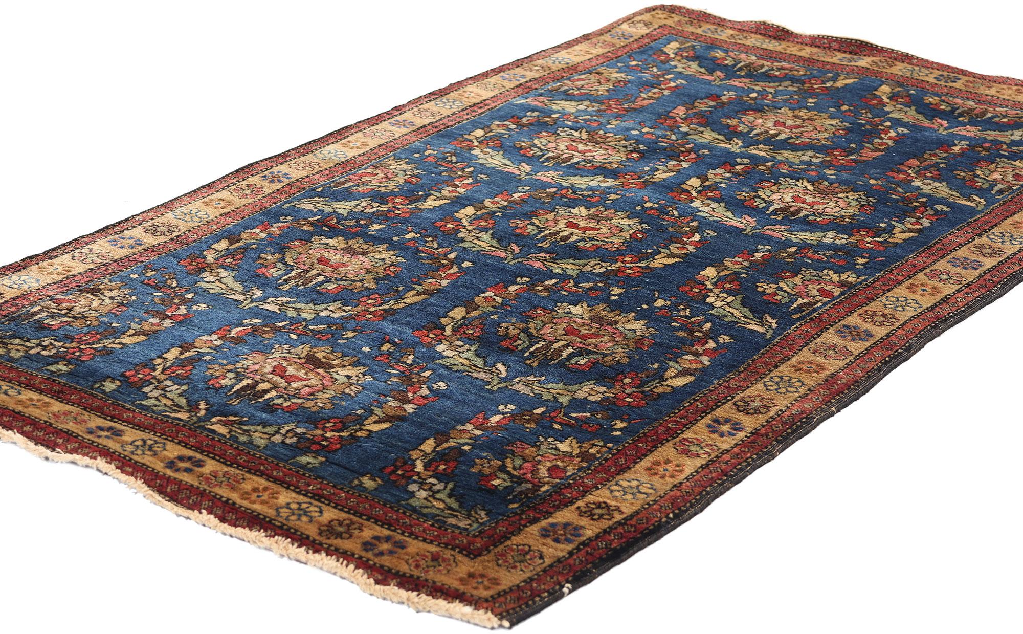 79150 Tappeto Sarouk persiano antico, 02'07 x 04'08. Questo tappeto Sarouk antico in lana annodato a mano emana un'eleganza senza tempo e riflette il ricco patrimonio culturale dell'arte persiana. Realizzato nella regione Sarouk dell'Iran, questo