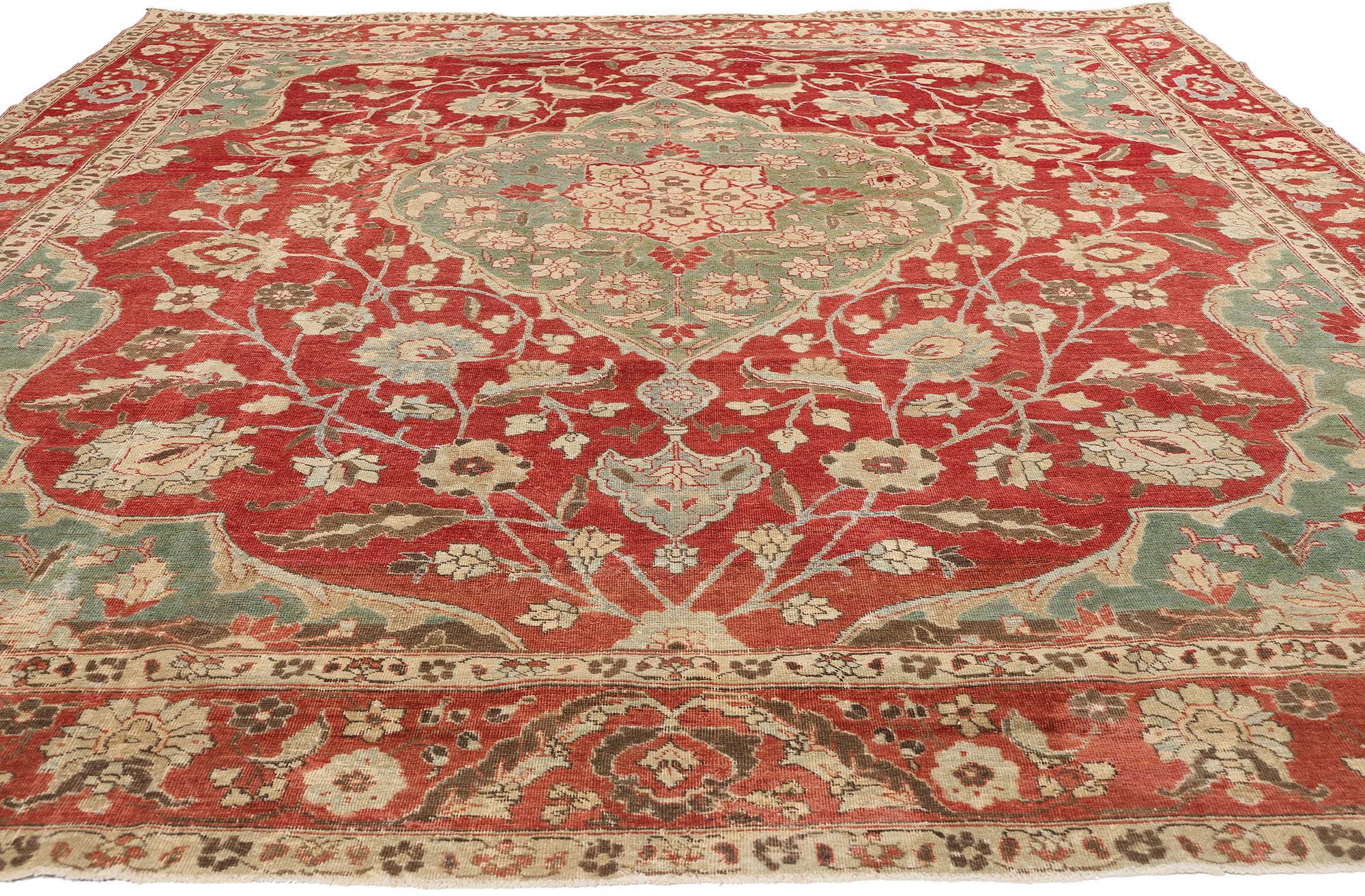 Tabriz Tapis persan Mahal ancien des années 1910 avec style moderne en vente