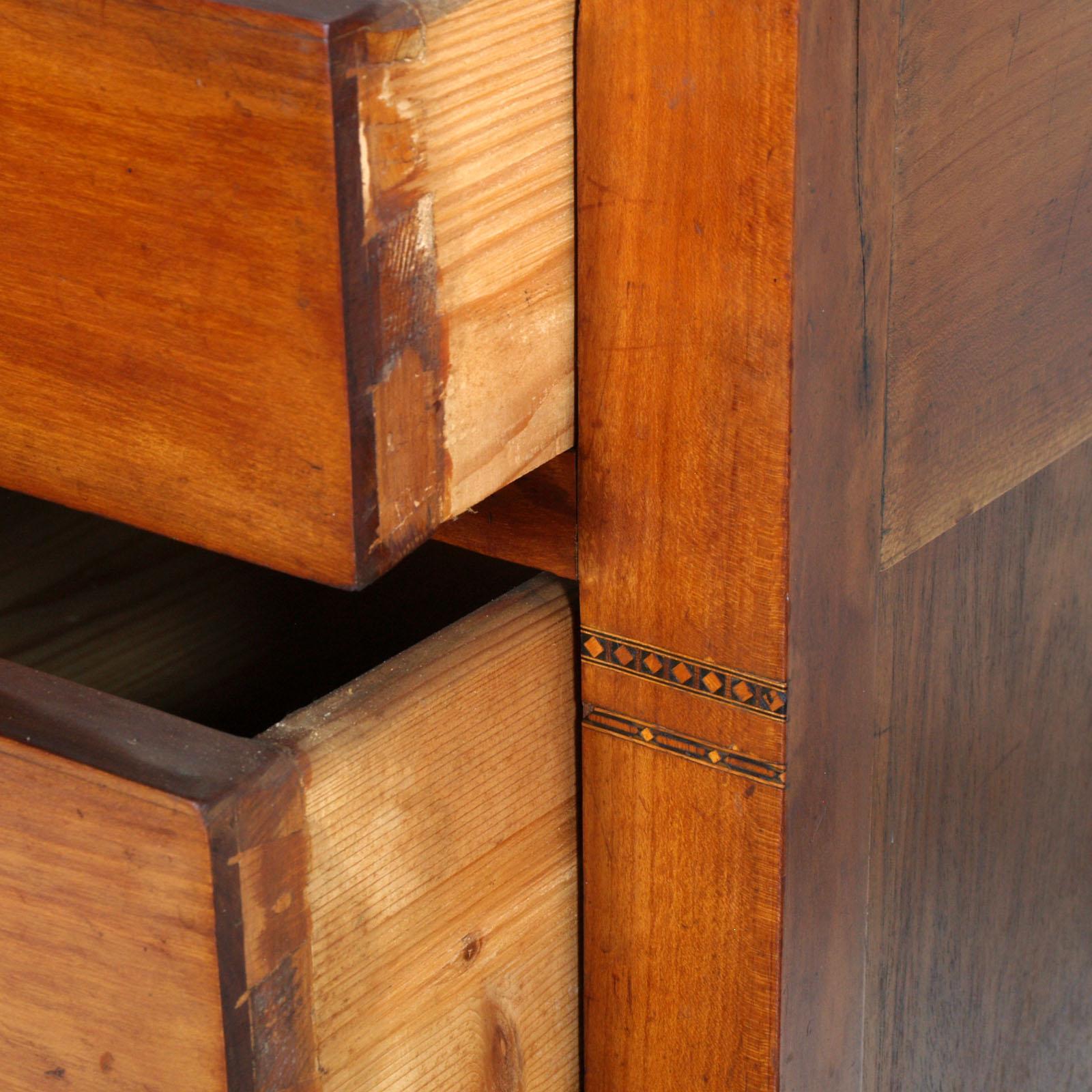 1910s Art Nouveau Chest of Drawers in Cherrywood, Marble Top, wax polished In Good Condition For Sale In Vigonza, Padua