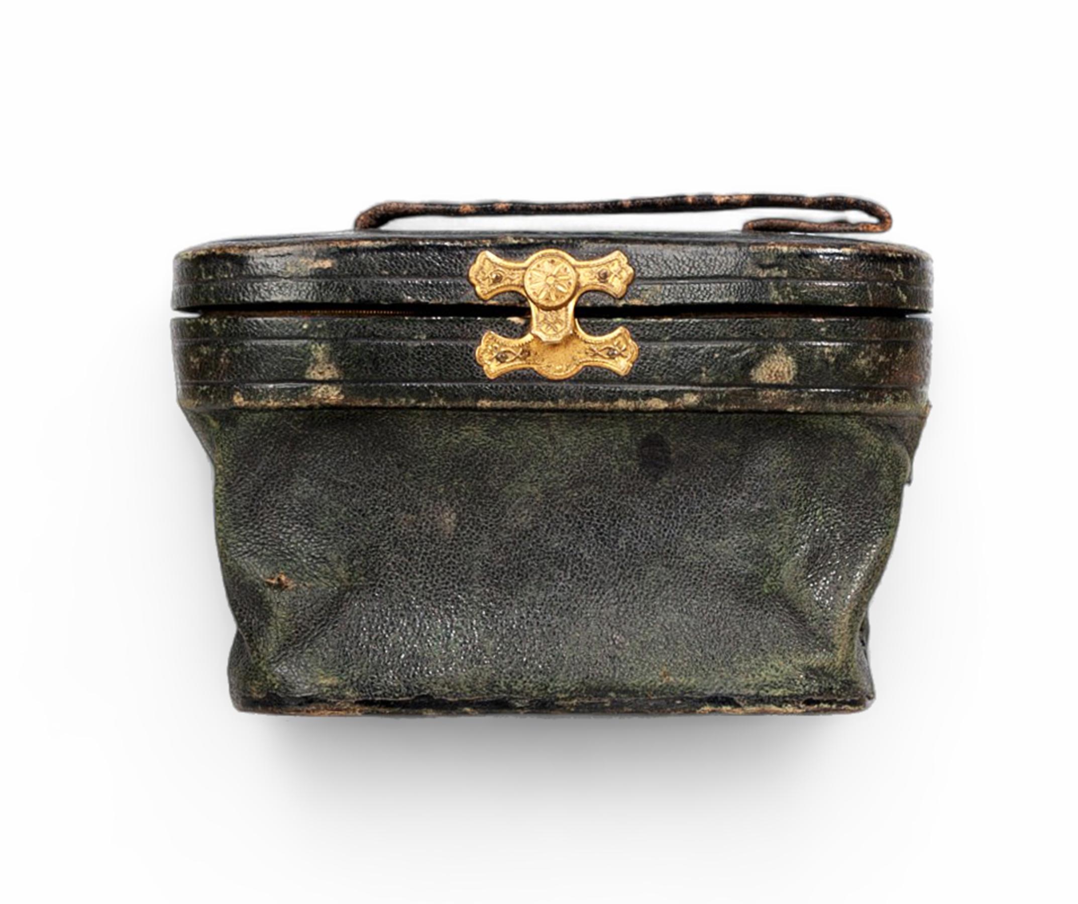 1910s Art Nouveau Lemaire-Like Brass Binoculars/Glasses and Leather Case, France For Sale 5