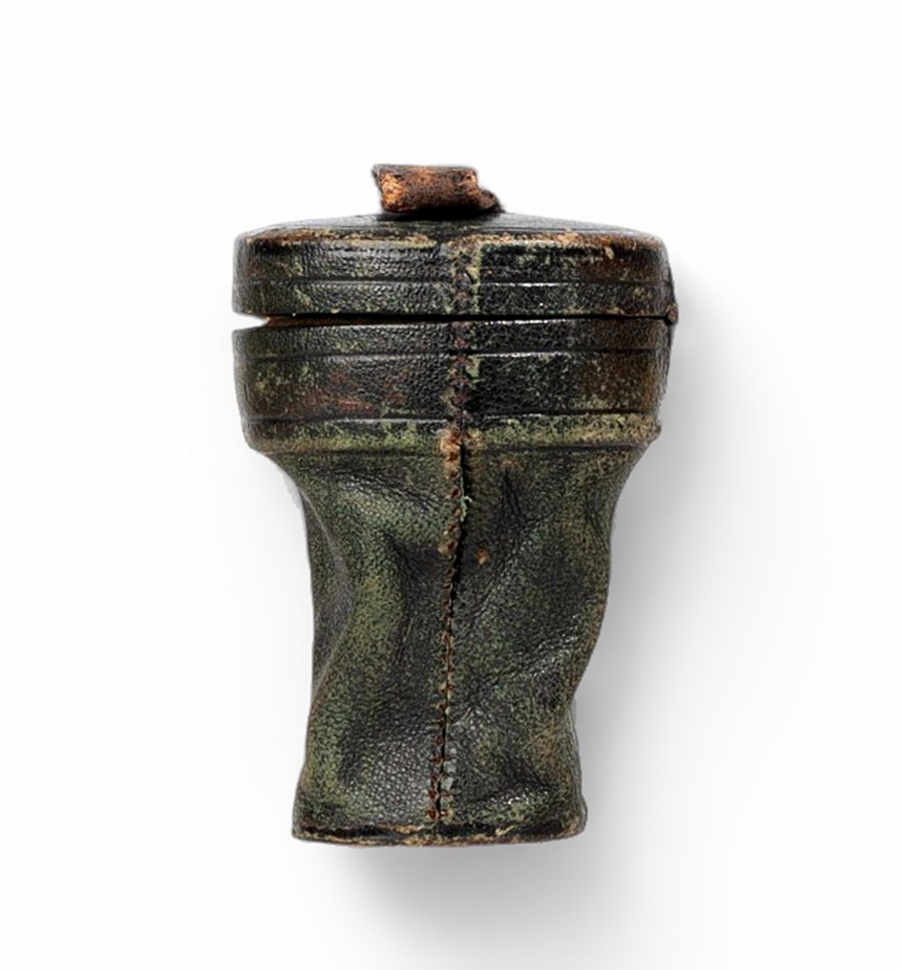 1910s Art Nouveau Lemaire-Like Brass Binoculars/Glasses and Leather Case, France For Sale 6
