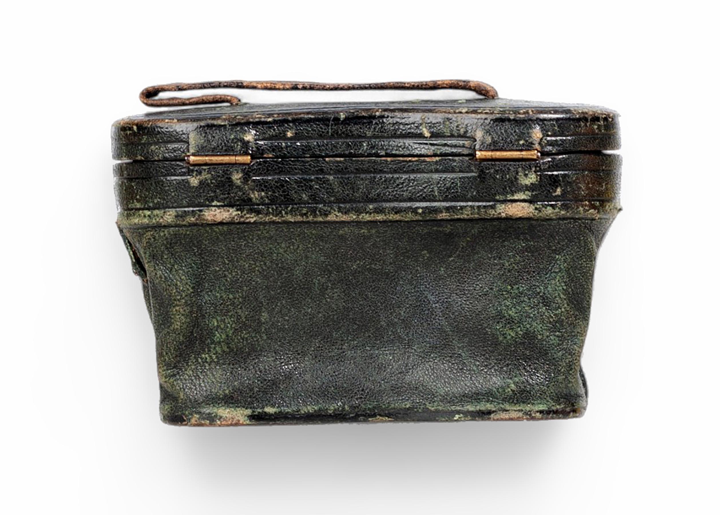 1910s Art Nouveau Lemaire-Like Brass Binoculars/Glasses and Leather Case, France For Sale 7