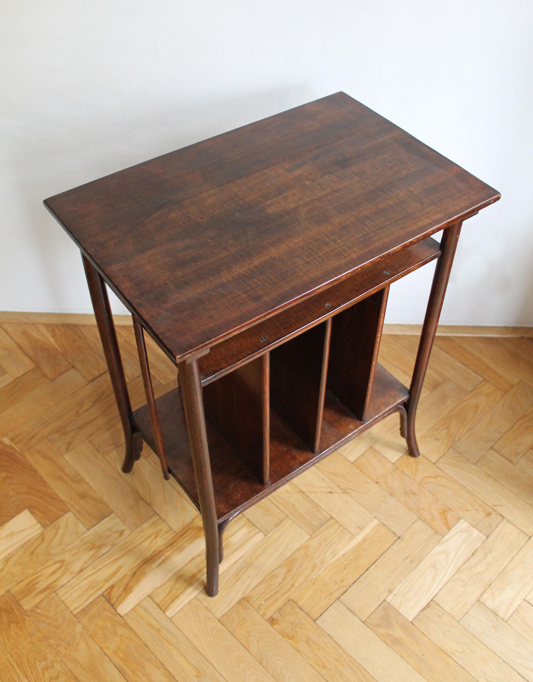1910's Art Nouveau Table by Gebrüder Thonet In Good Condition For Sale In Brno, CZ