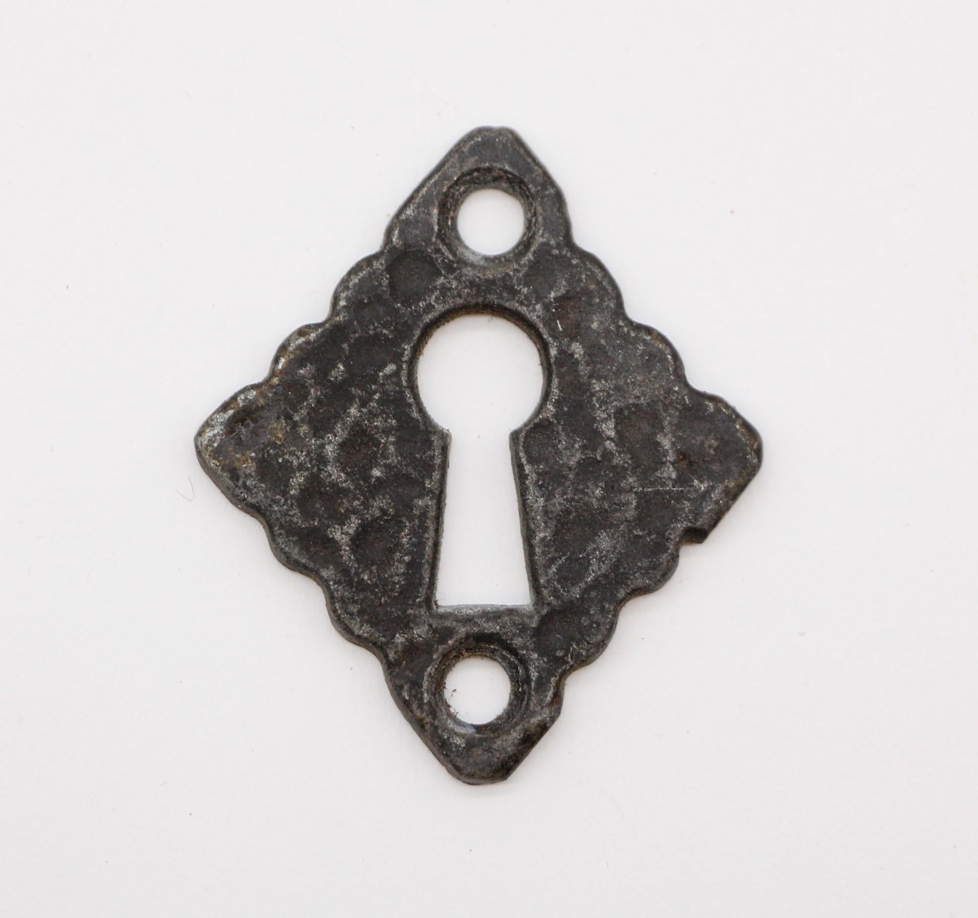 1910s Arts & Crafts Cast Iron Hexagon Door Knob Set, Antique In Good Condition In New York, NY