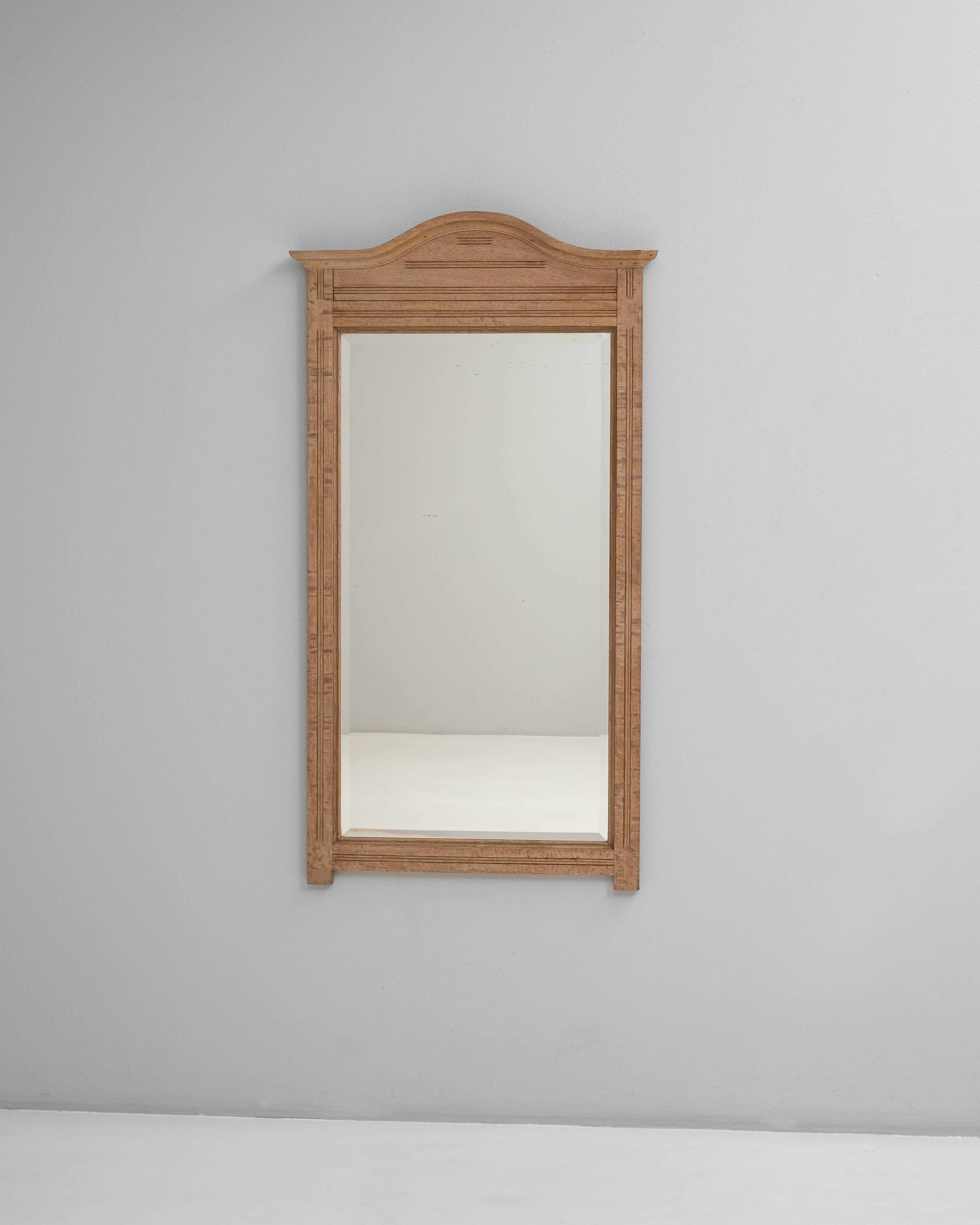 Espejo de roble belga de 1910 en Bueno estado para la venta en High Point, NC