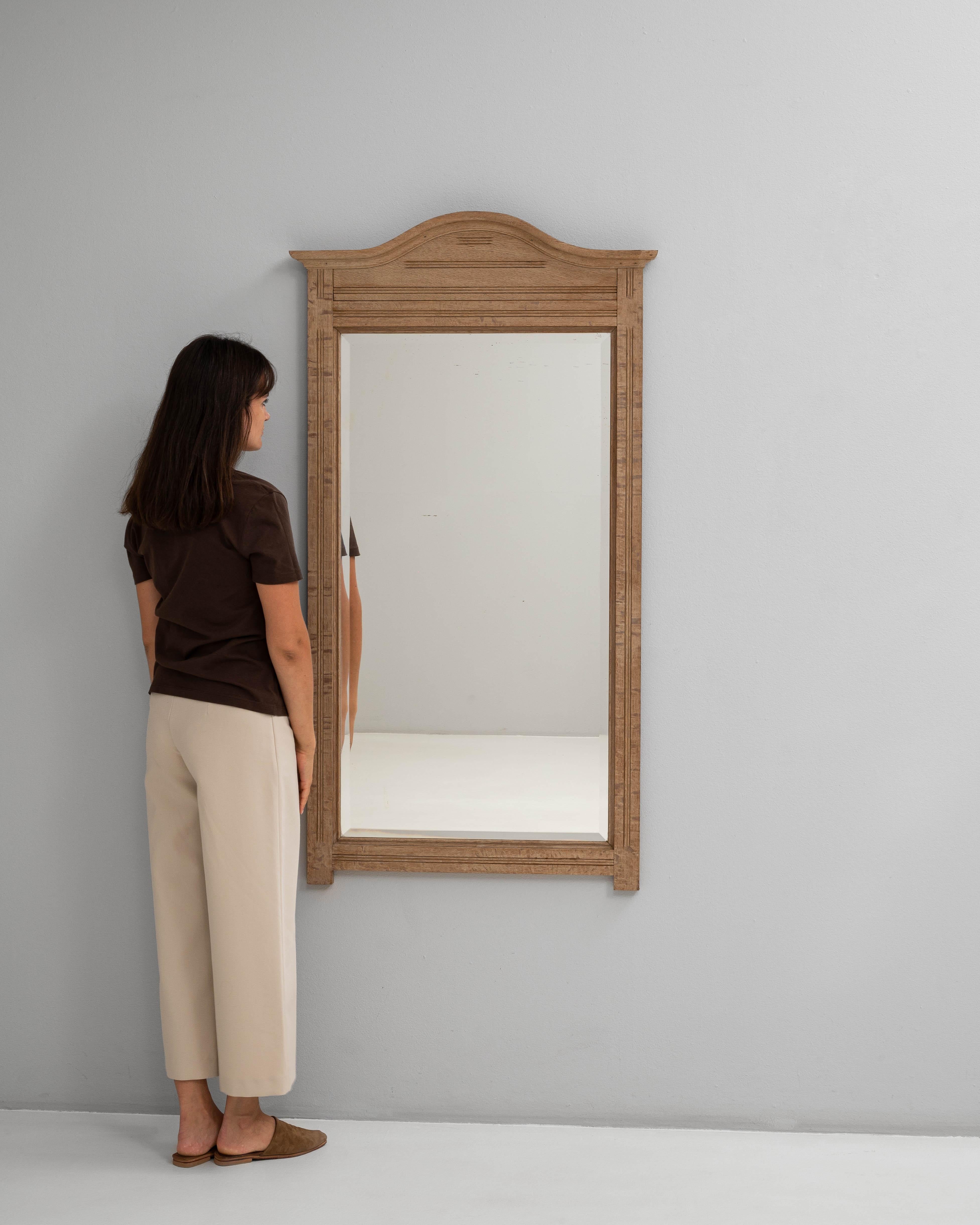 Espejo de roble belga de 1910 siglo XX en venta