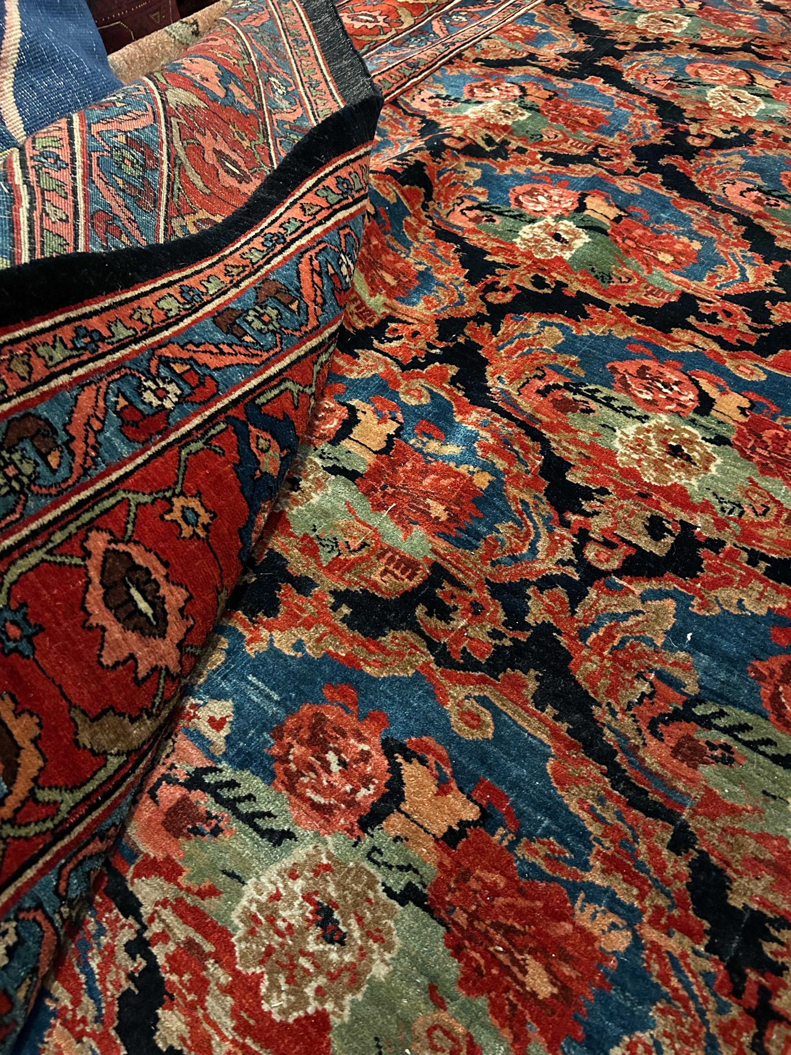 Bidjar-Teppich aus dem Jahr 1910 mit Blumensträußen und kräftigen Tönen, handgeknüpft aus reiner Wolle im Angebot 3