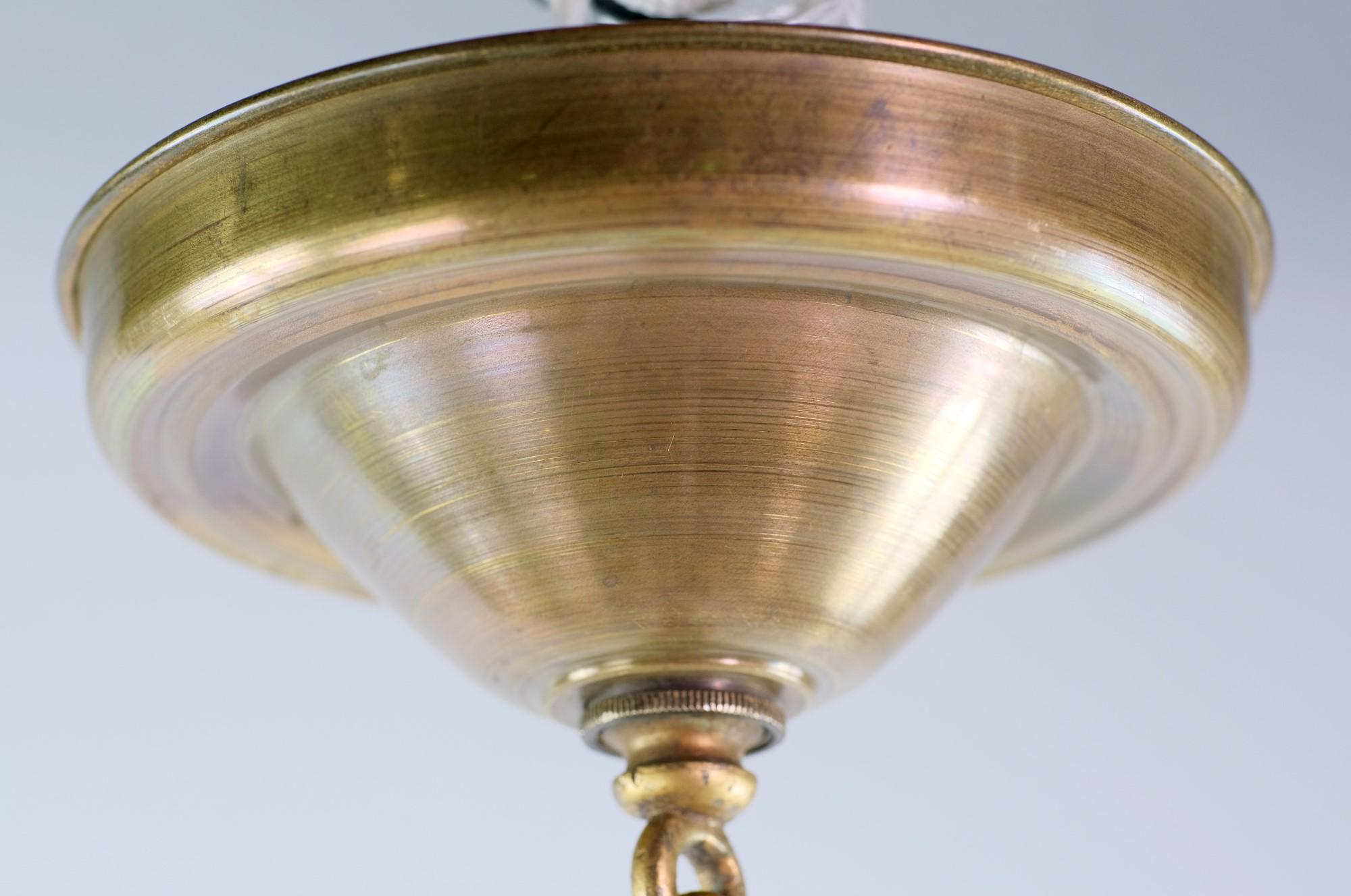 1910er Bronze-Kronleuchter mit 6 Lichtern, mit gerafften Holophan-Glasschirmen (Colonial Revival)