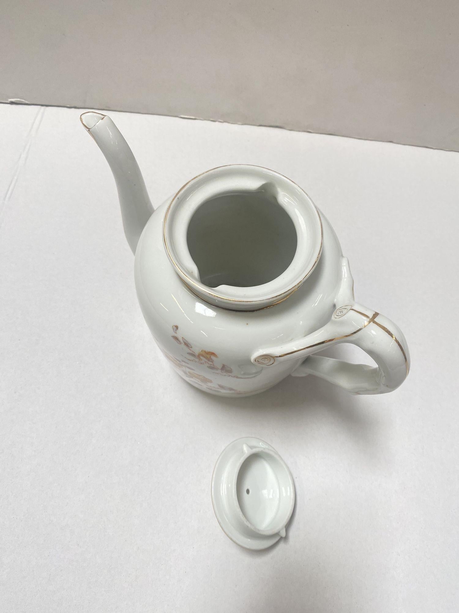 1910er Carlsbad Gutherz Tee- oder Kaffeekanne mit Blumenblütenmuster (Keramik) im Angebot