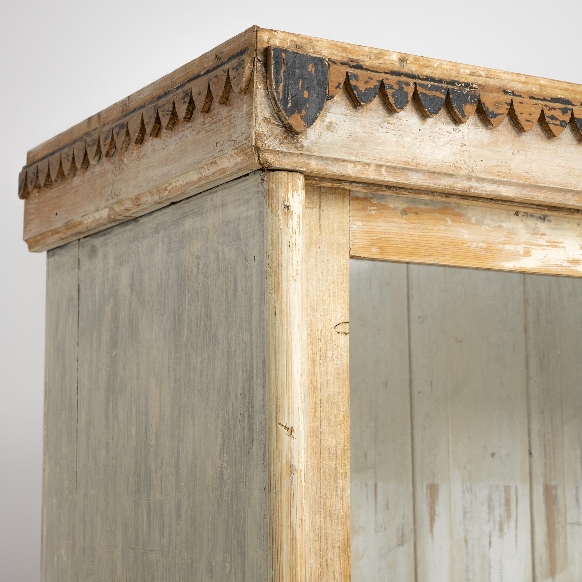 20th Century 1910s Central Europe White Patinated Wooden Vitrine For Sale