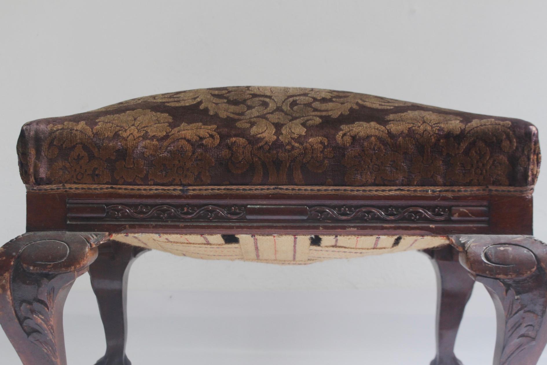 1910s Chippendale Mahogany Ottoman or Stool with Original Velvet Upholstery For Sale 2