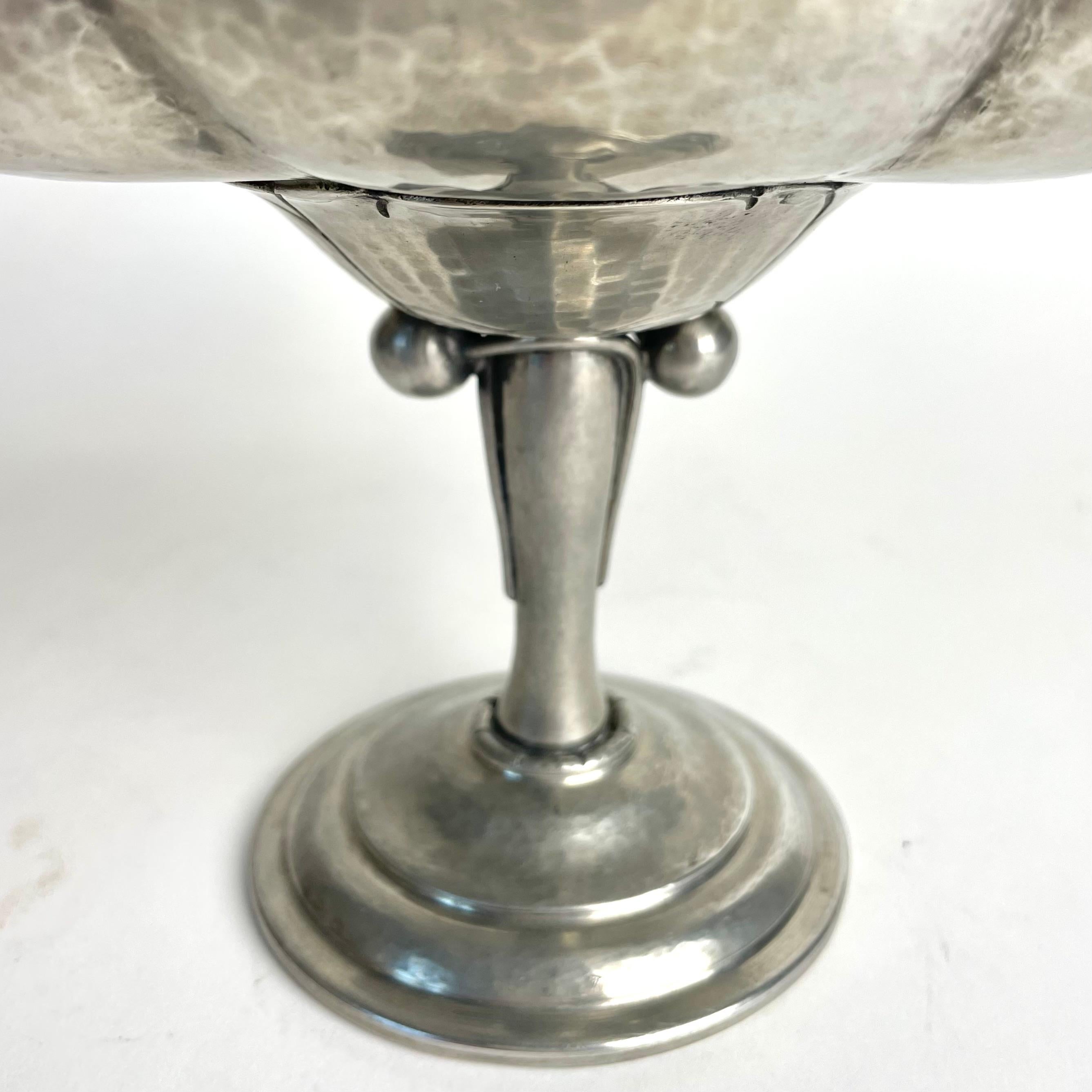 1910s Danish Jugend Confectionary Bowl, Pewter with inlayed Lapis Lazuli In Good Condition In Knivsta, SE