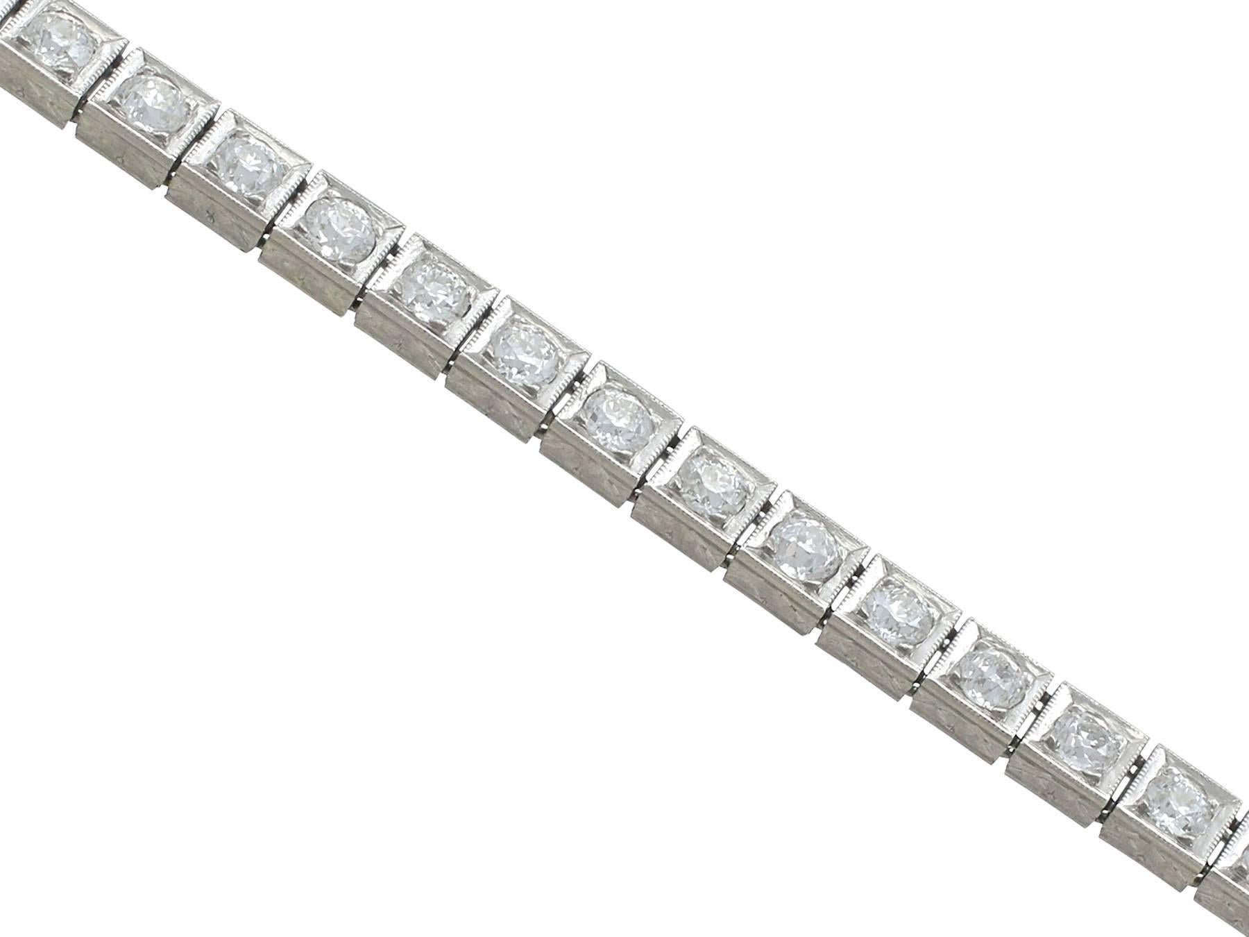 1910s Diamond and Platinum Line Bracelet In Excellent Condition In Jesmond, Newcastle Upon Tyne
