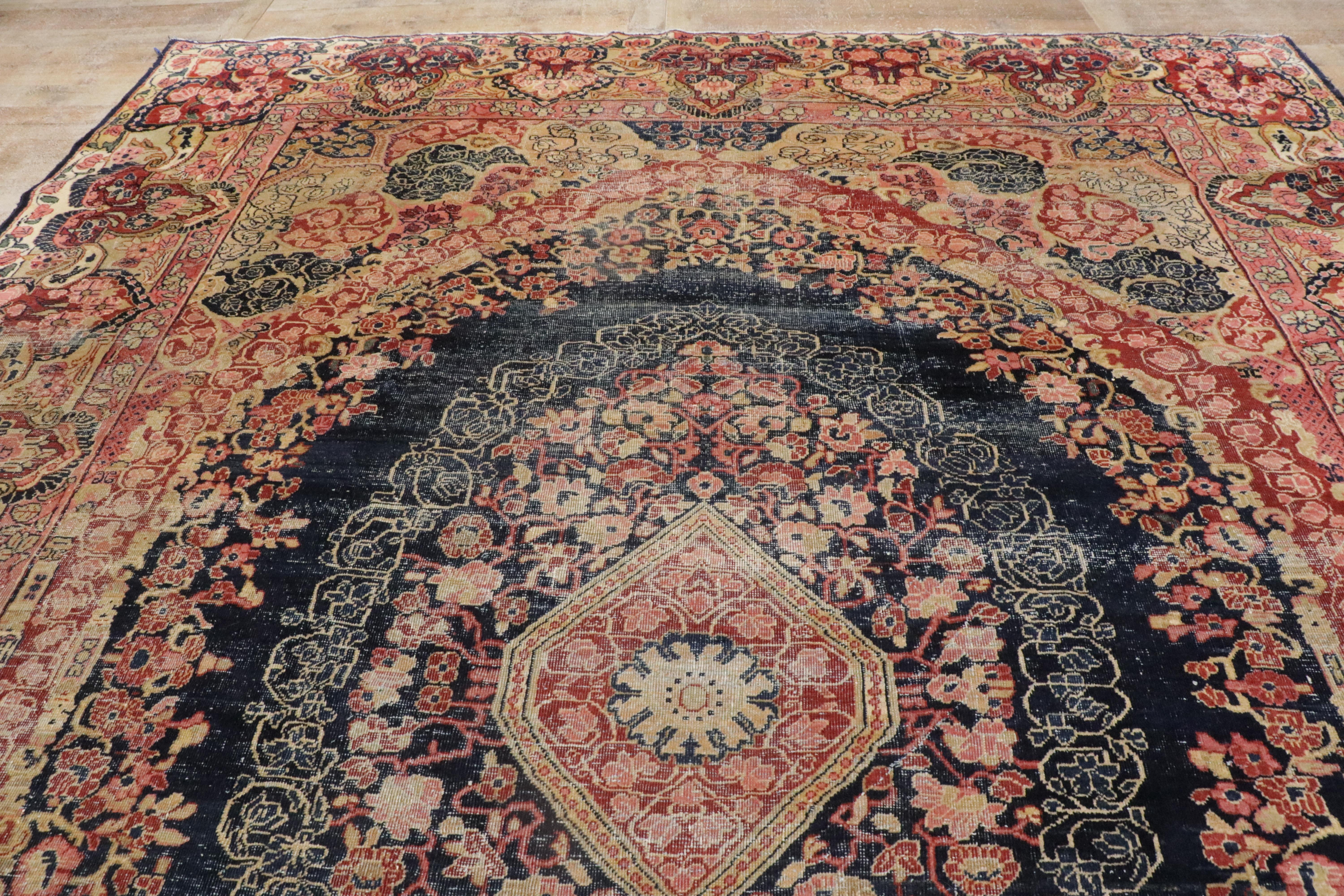 Tapis persan Mahal ancien vieilli des années 1910 avec style traditionnel en vente 3