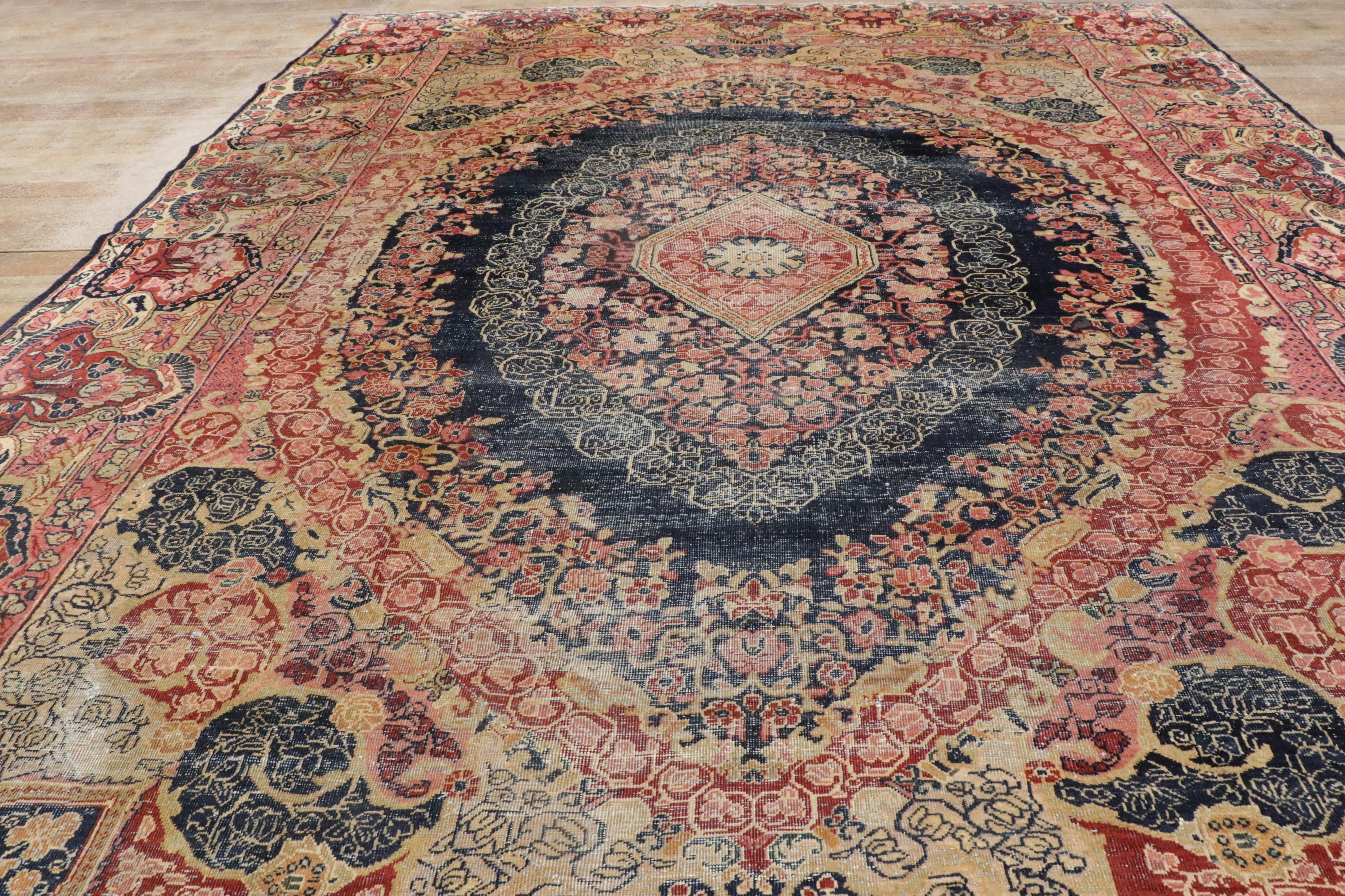 Tapis persan Mahal ancien vieilli des années 1910 avec style traditionnel en vente 8