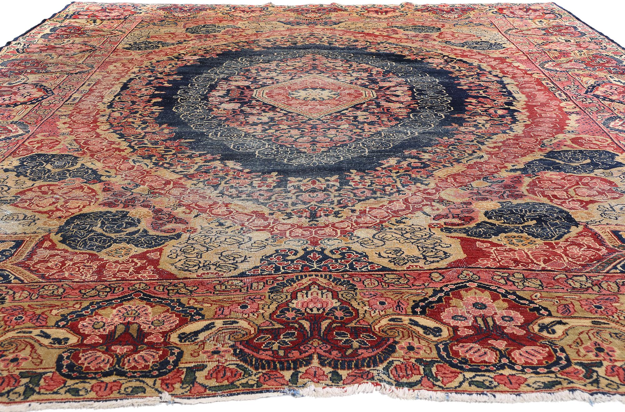 Malayer Tapis persan Mahal ancien vieilli des années 1910 avec style traditionnel en vente