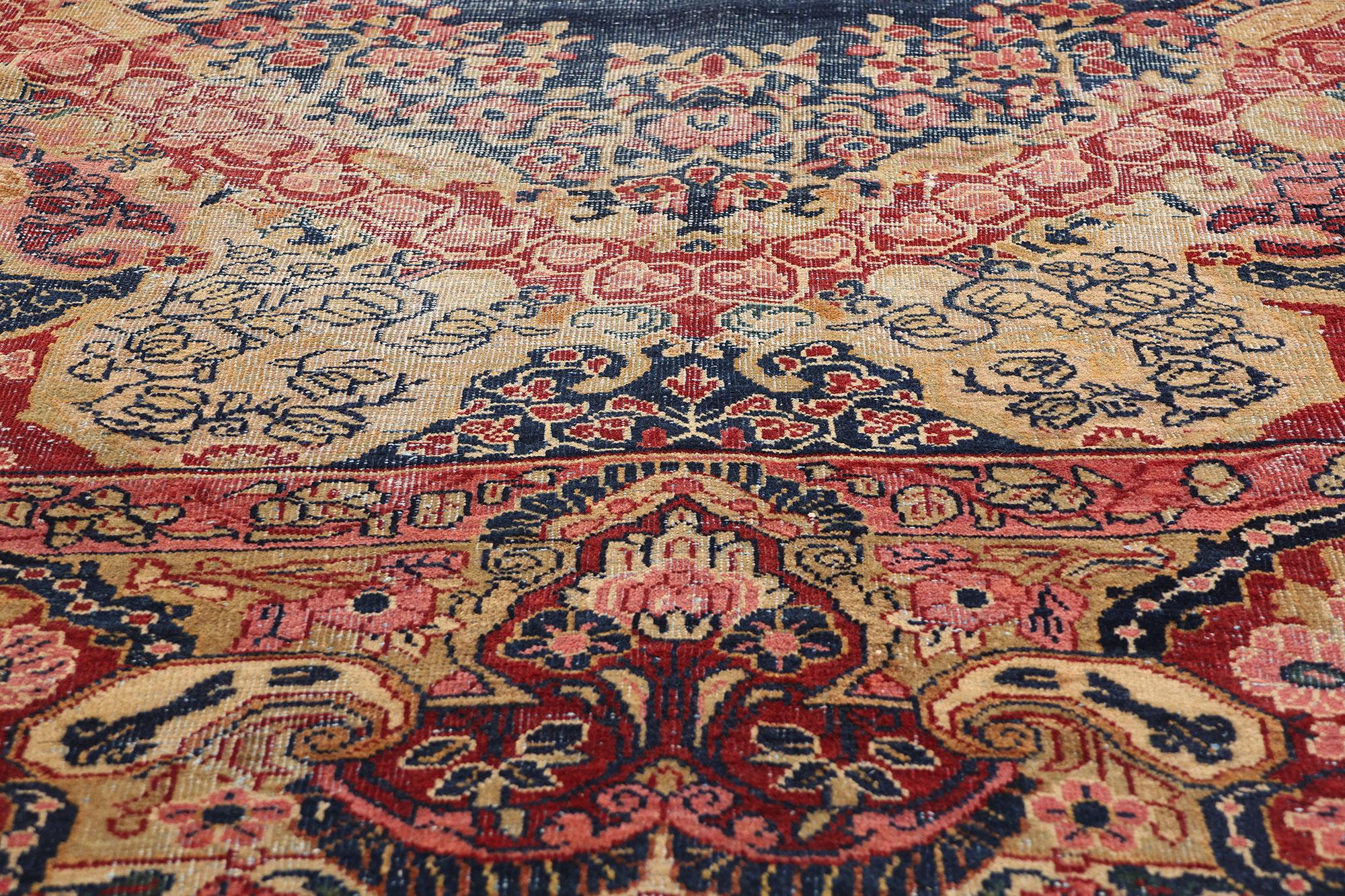 Noué à la main Tapis persan Mahal ancien vieilli des années 1910 avec style traditionnel en vente