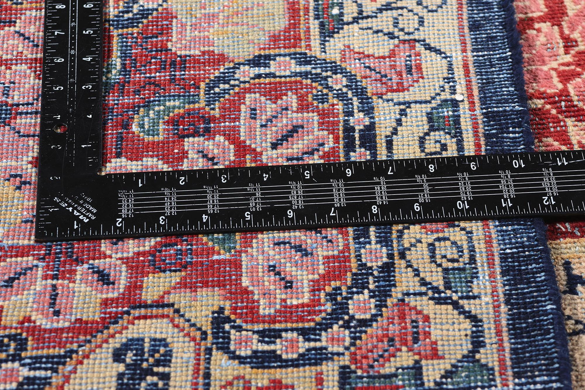 Tapis persan Mahal ancien vieilli des années 1910 avec style traditionnel Abîmé - En vente à Dallas, TX