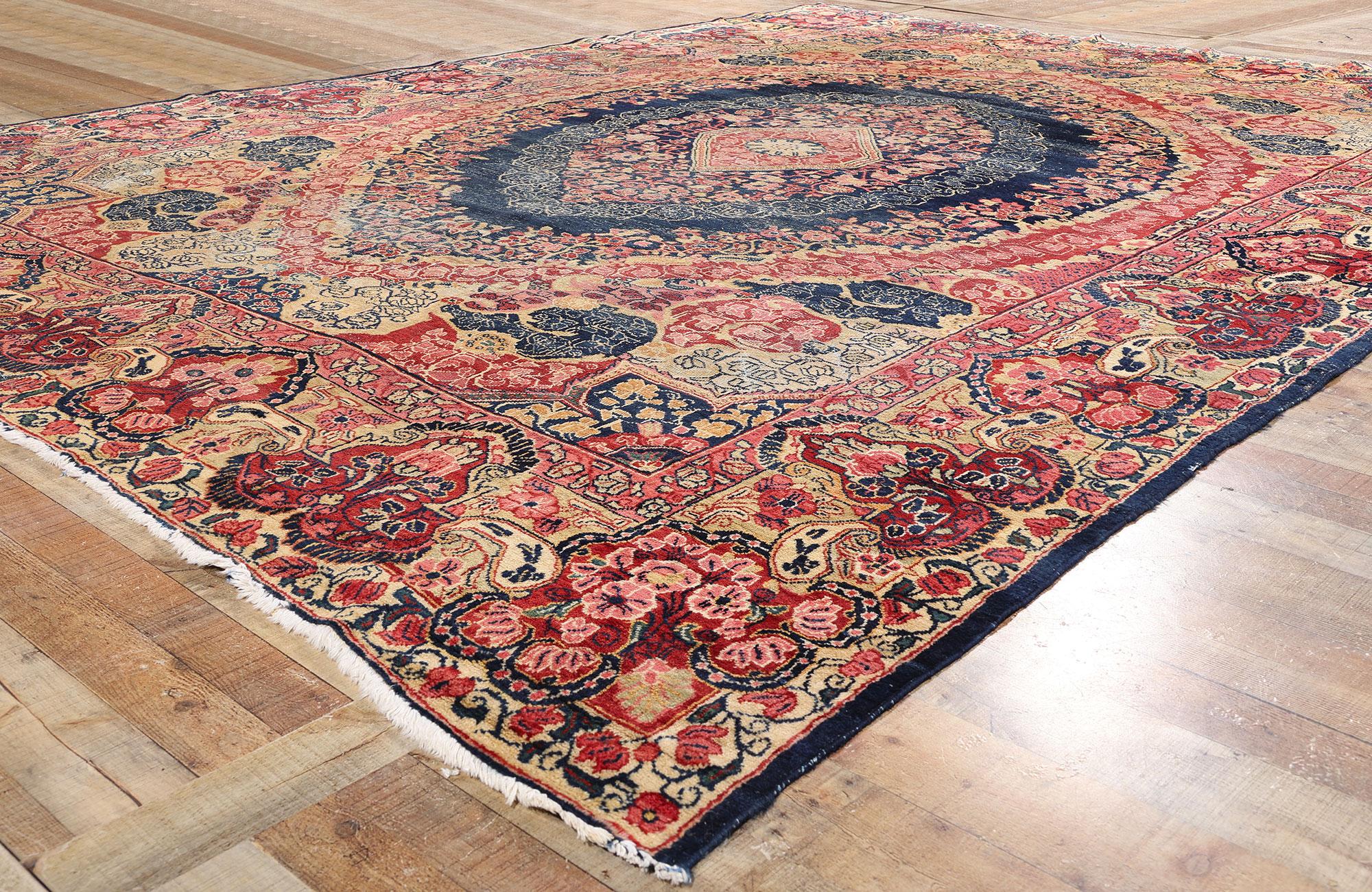 20ième siècle Tapis persan Mahal ancien vieilli des années 1910 avec style traditionnel en vente
